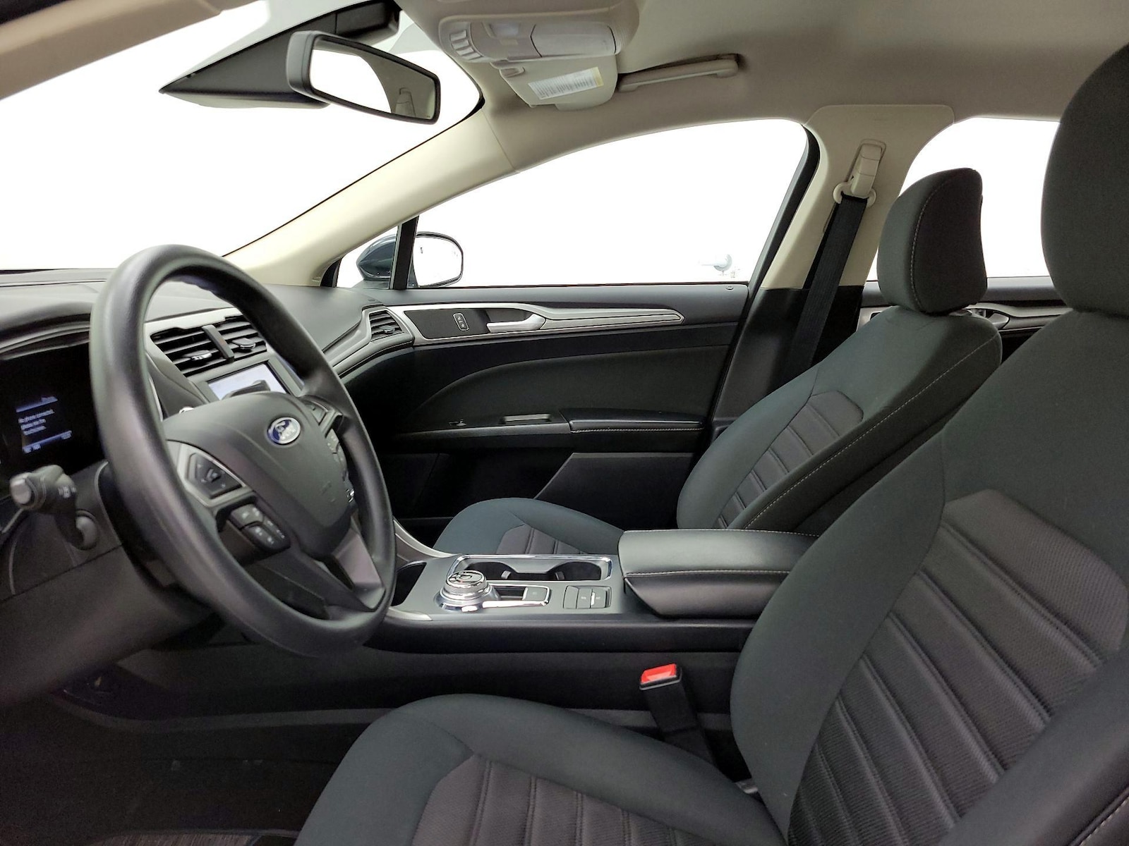 2020 Ford Fusion SE - Photo 12