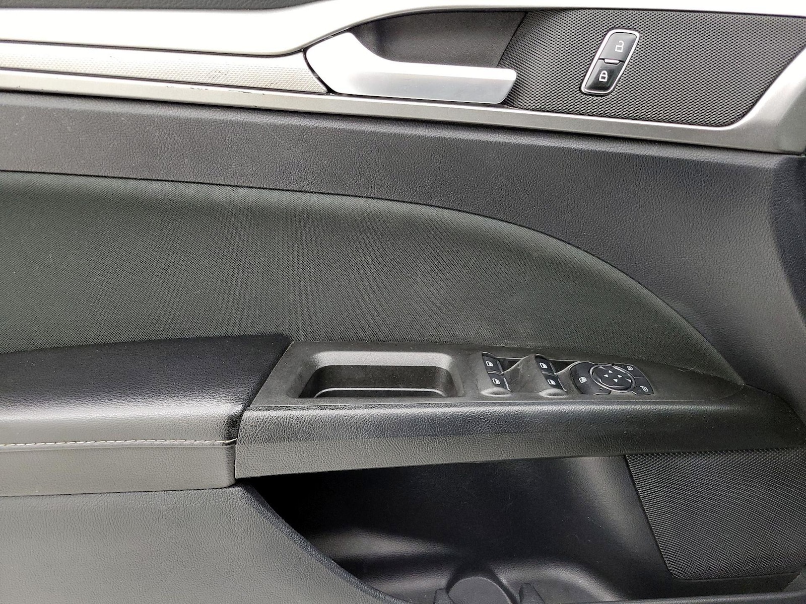 2020 Ford Fusion SE - Photo 13