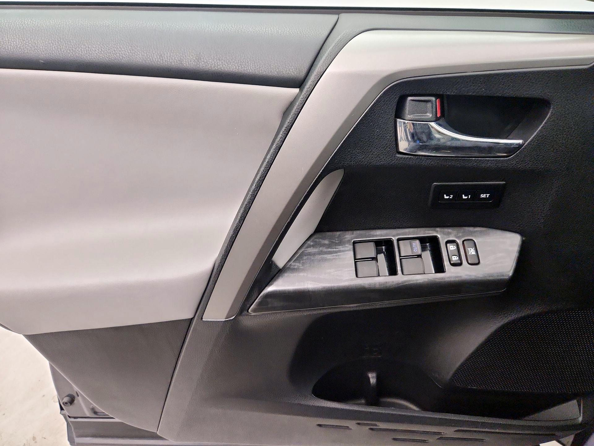 Thumbnail: 2017 Toyota RAV4 - 12