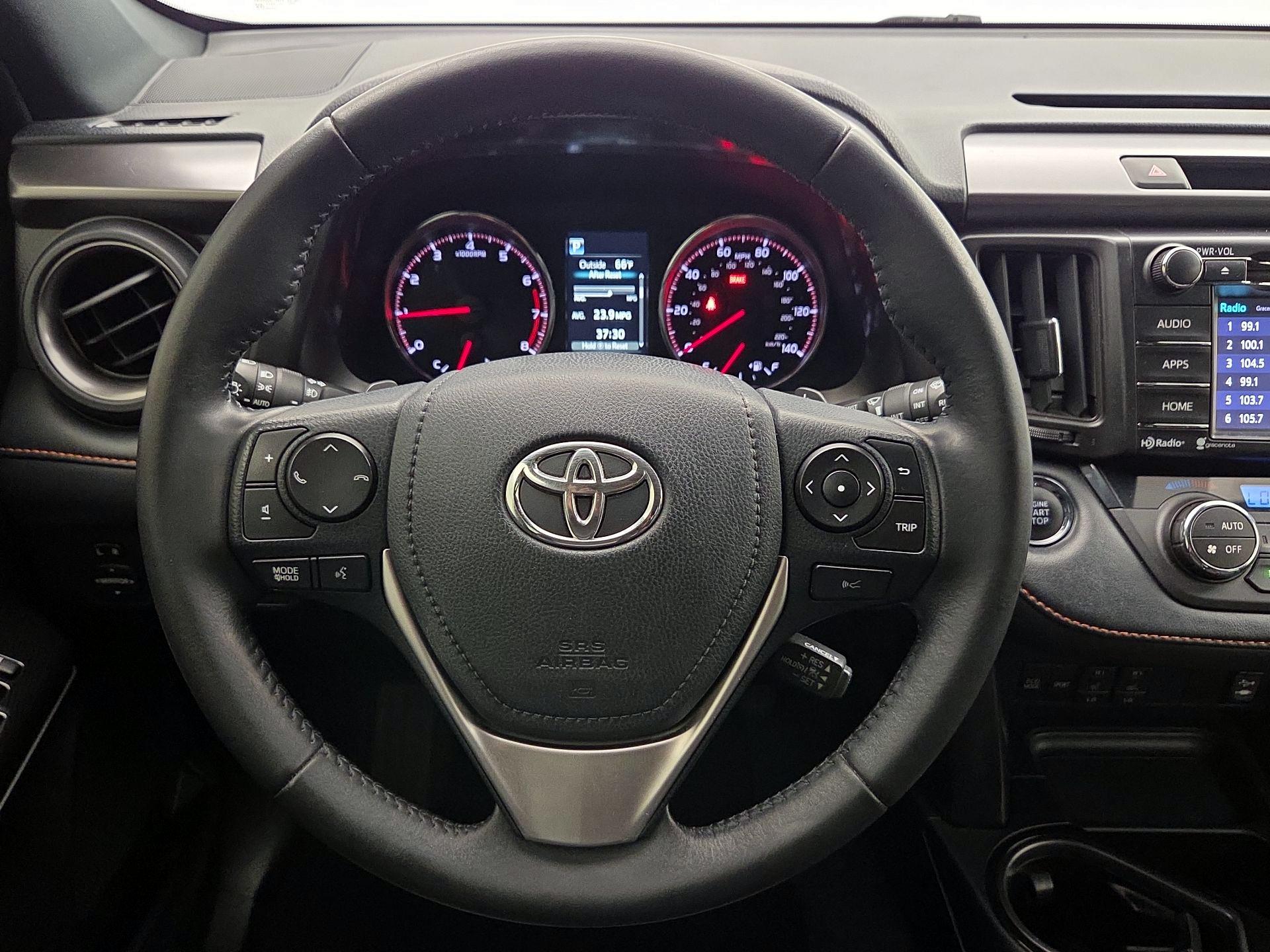 Thumbnail: 2018 Toyota RAV4 - 10