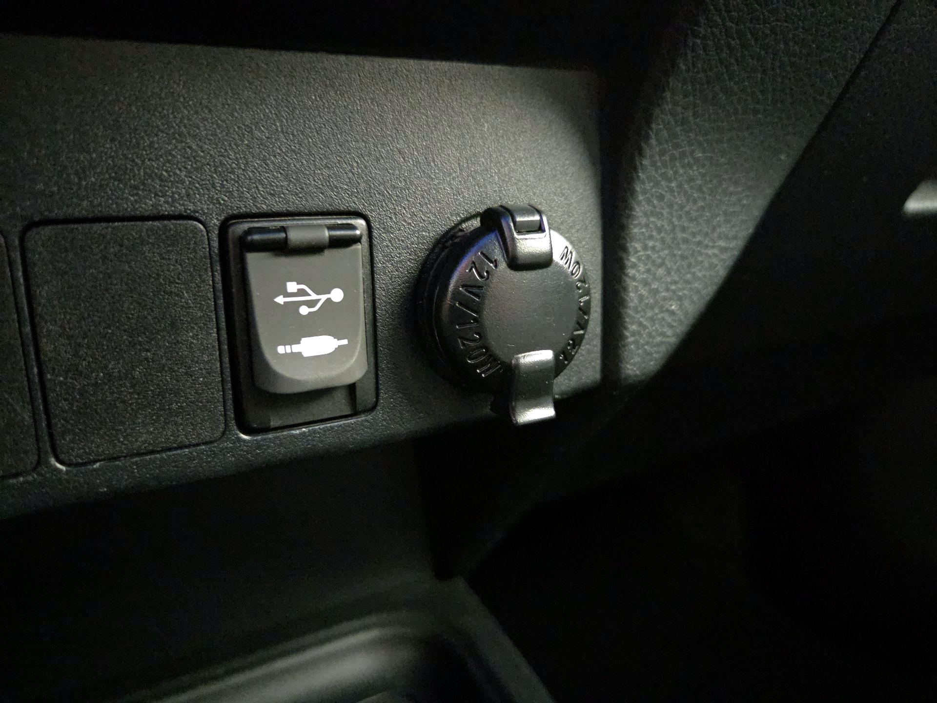 Thumbnail: 2018 Toyota RAV4 - 18