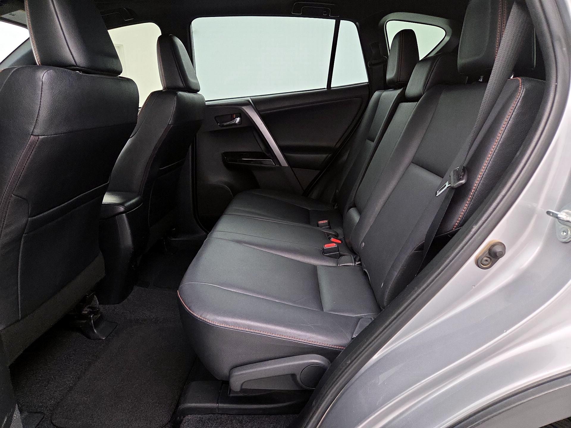 Thumbnail: 2018 Toyota RAV4 - 20