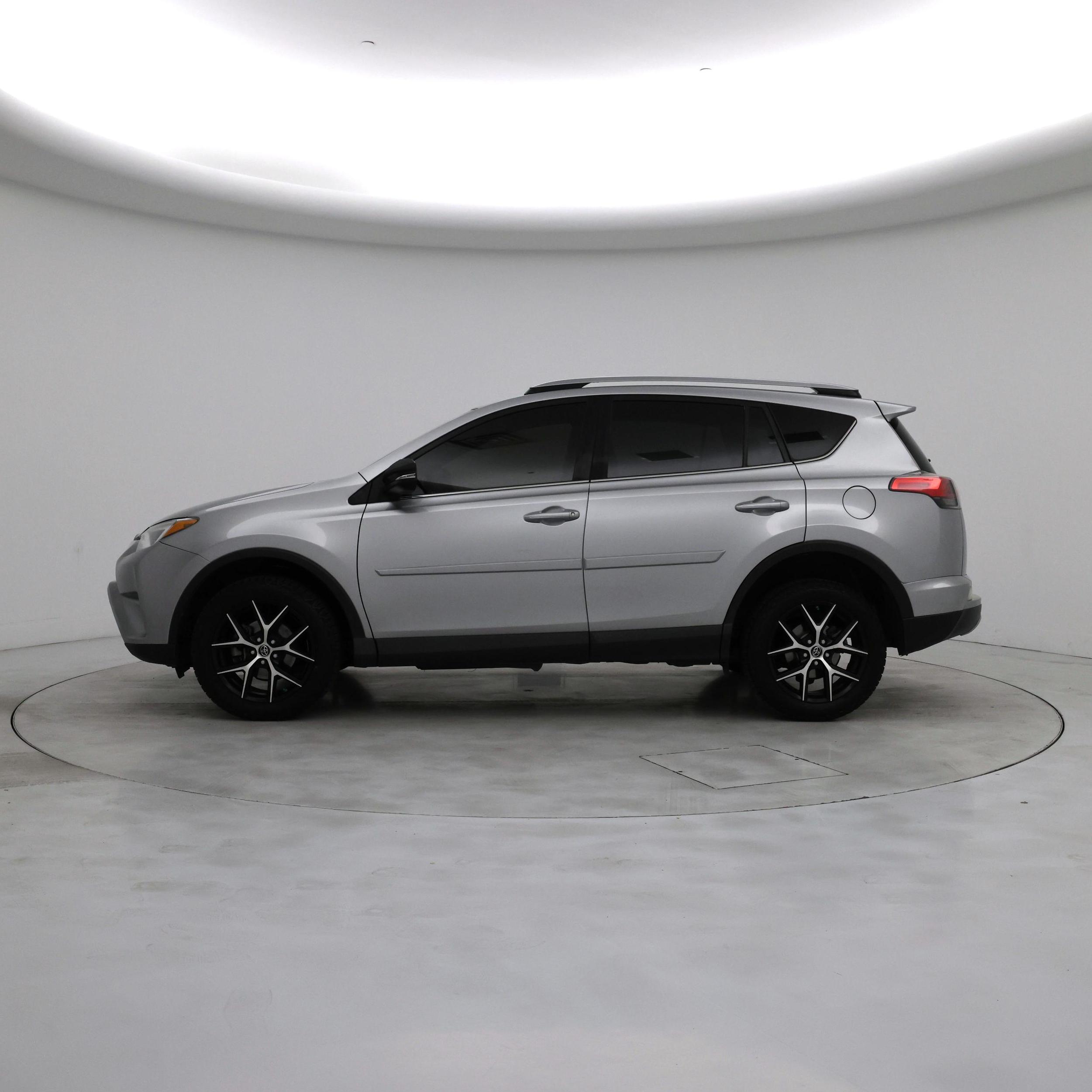 Thumbnail: 2018 Toyota RAV4 - 3