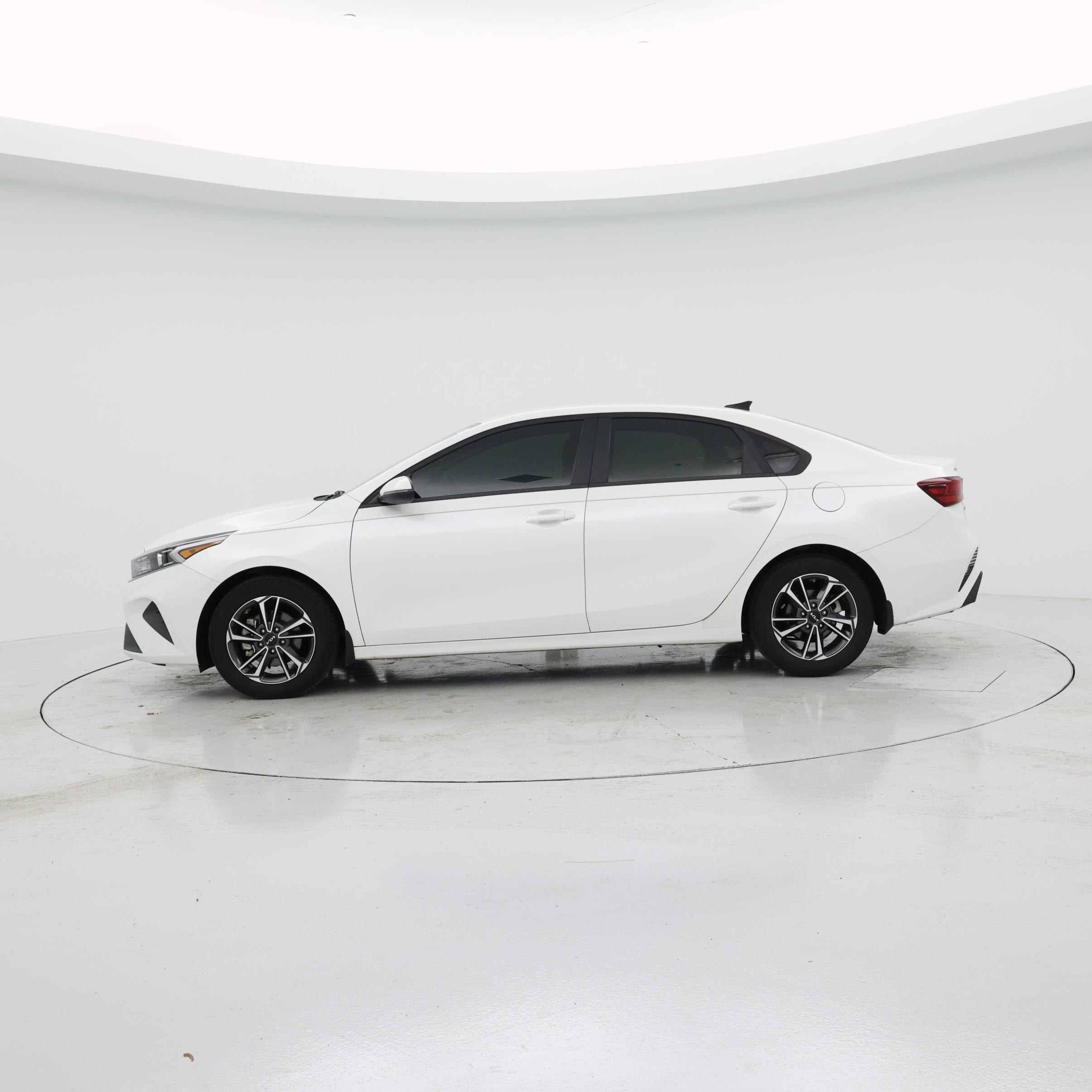 Thumbnail: 2023 Kia Forte - 3