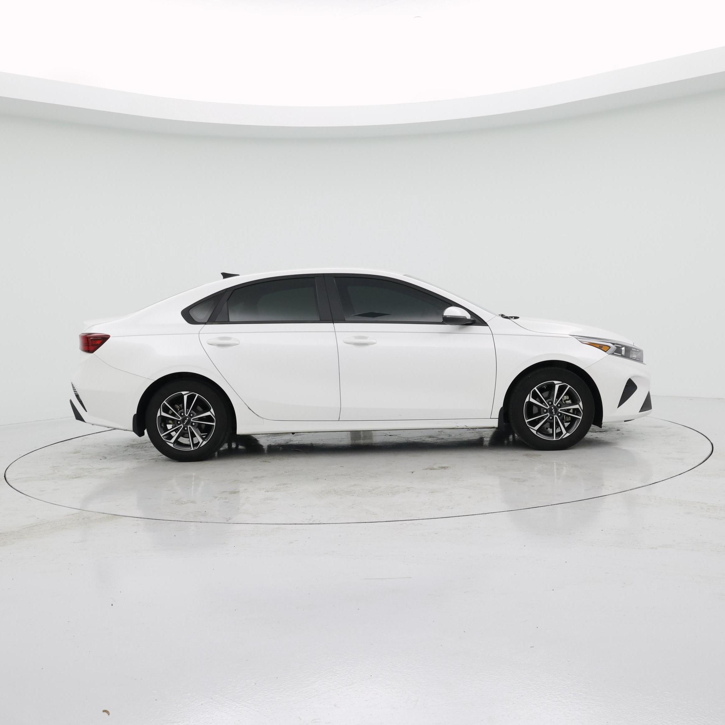 Thumbnail: 2023 Kia Forte - 7