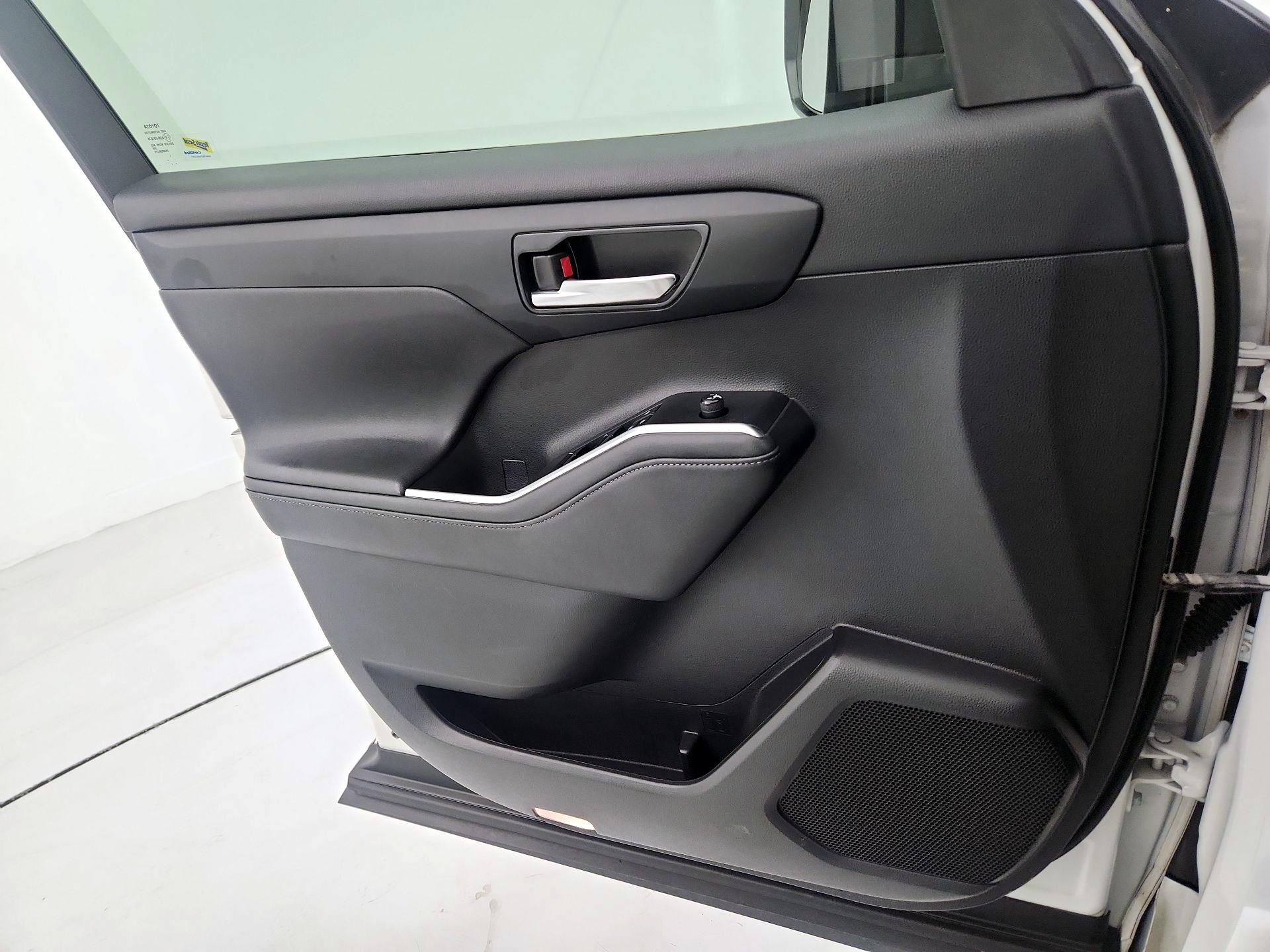 Thumbnail: 2021 Toyota Highlander - 12