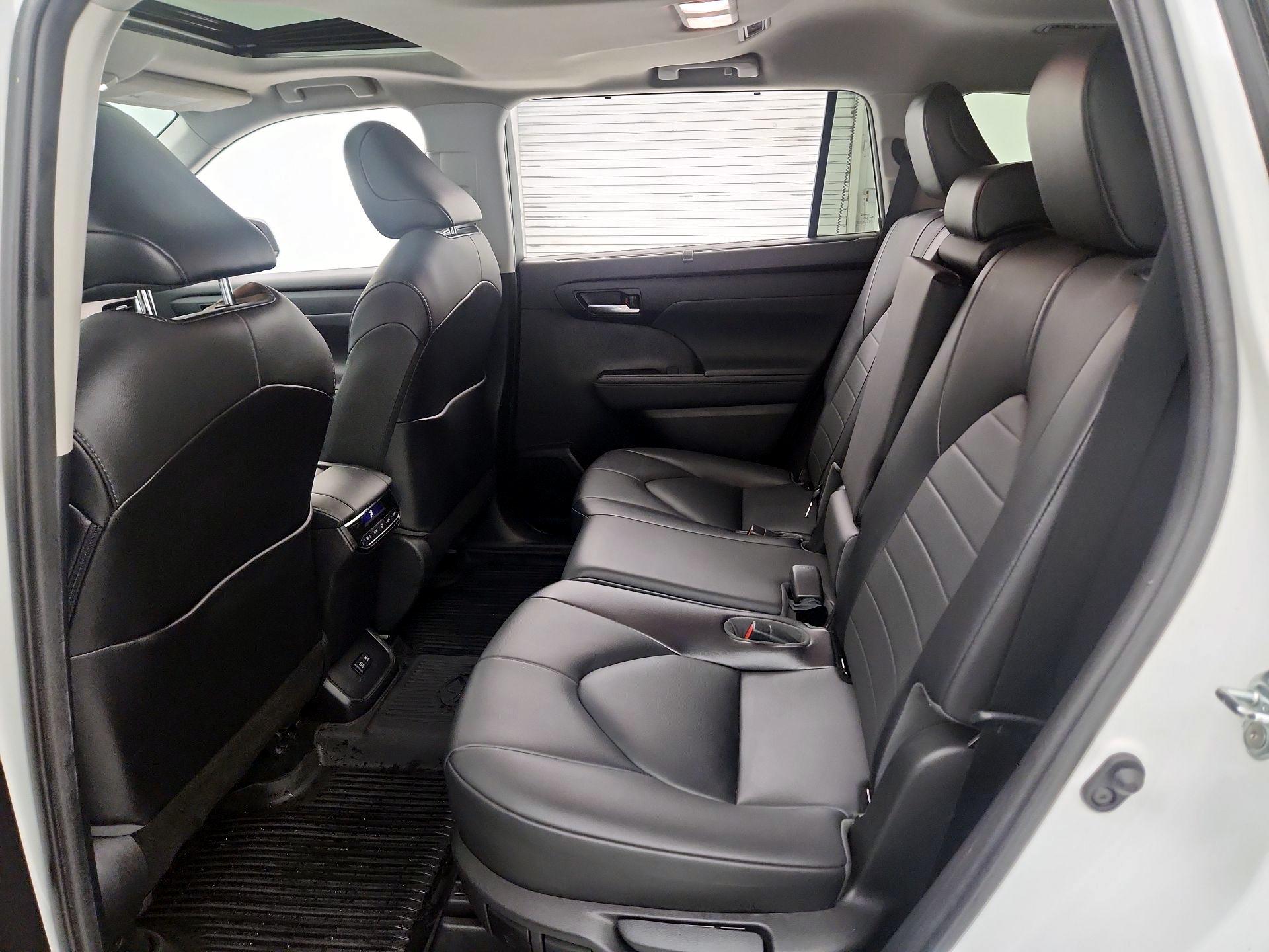 Thumbnail: 2021 Toyota Highlander - 20