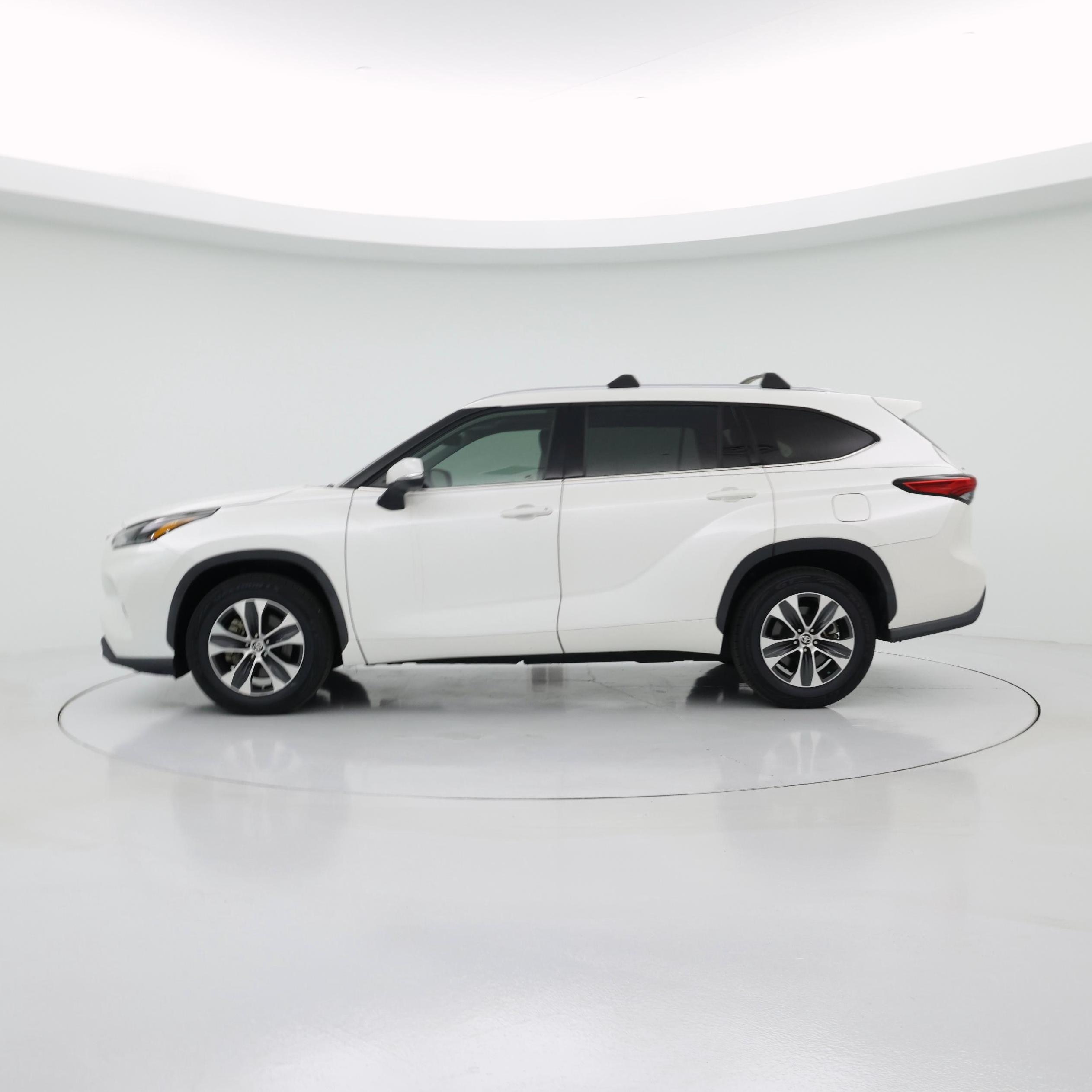 Thumbnail: 2021 Toyota Highlander - 3