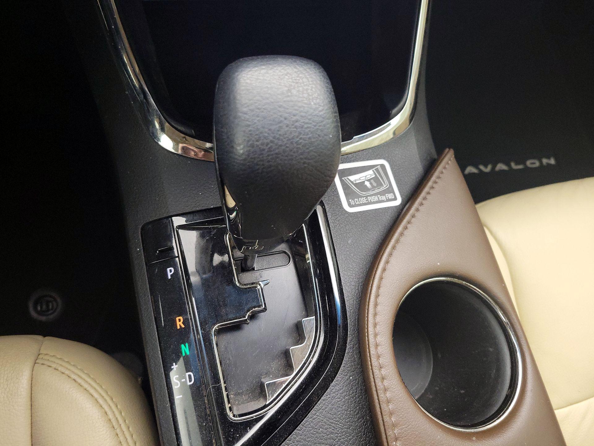 Thumbnail: 2016 Toyota Avalon - 17