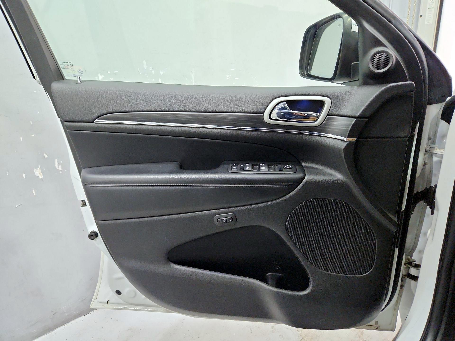 Thumbnail: 2022 Jeep Grand Cherokee - 12