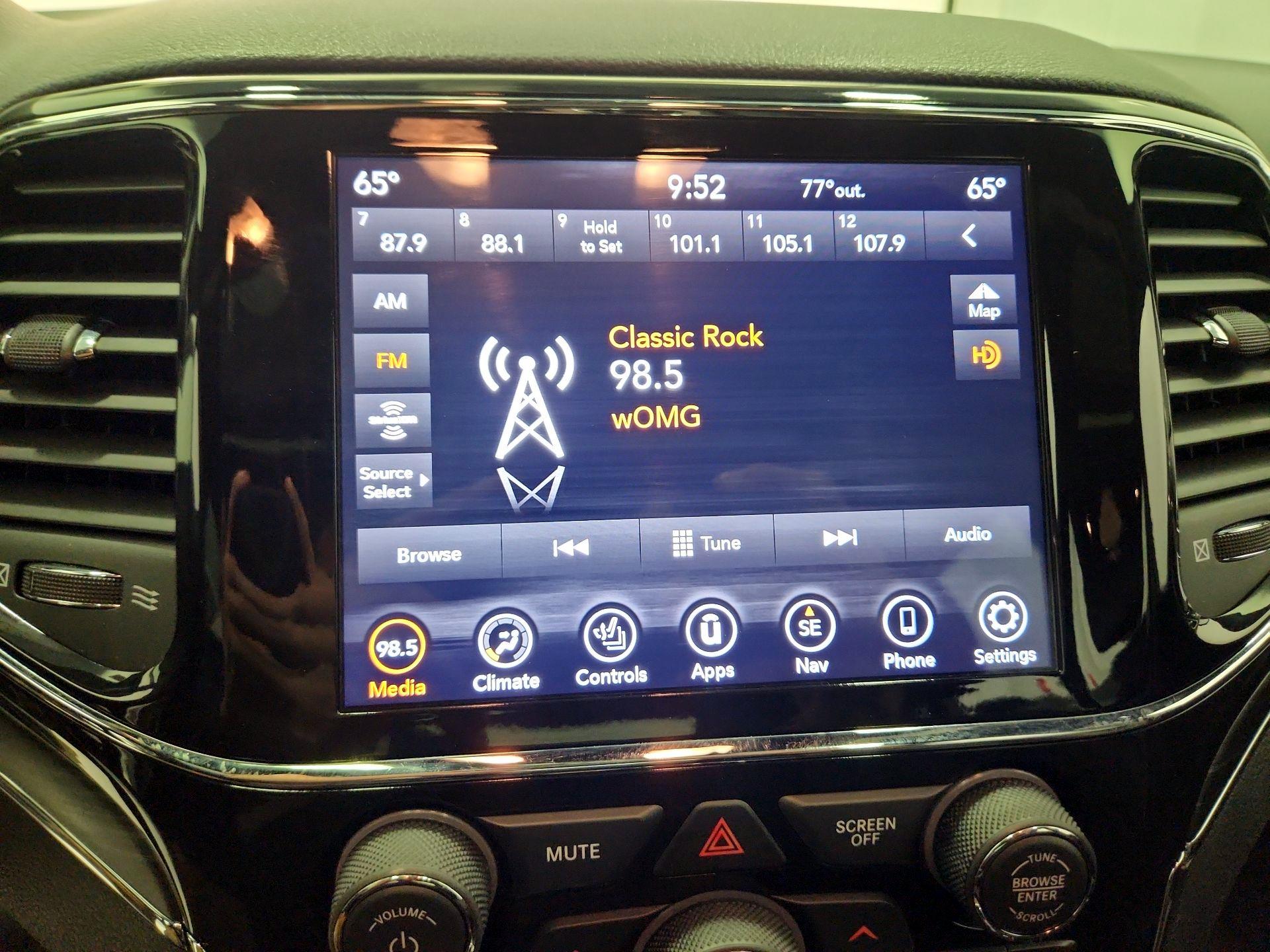 Thumbnail: 2022 Jeep Grand Cherokee - 15