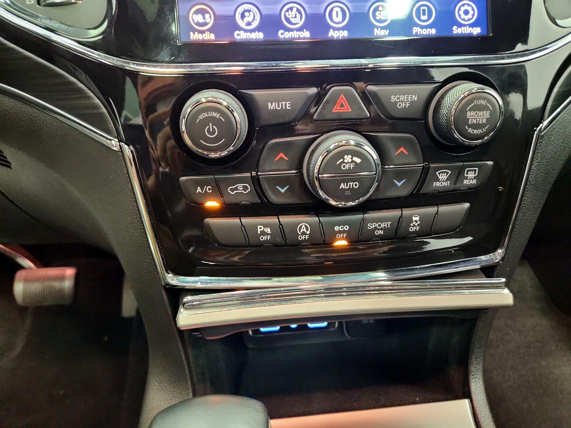 Thumbnail: 2022 Jeep Grand Cherokee - 16