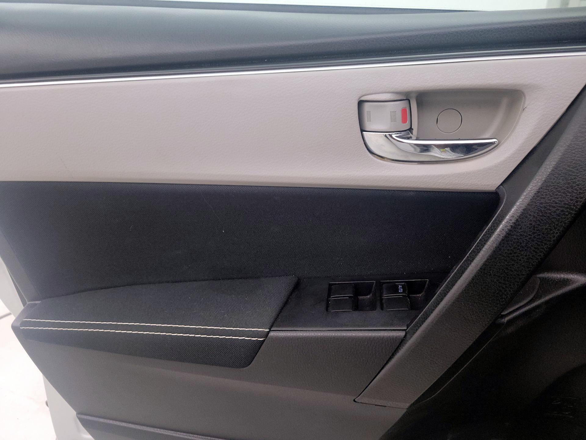 Thumbnail: 2018 Toyota Corolla - 12