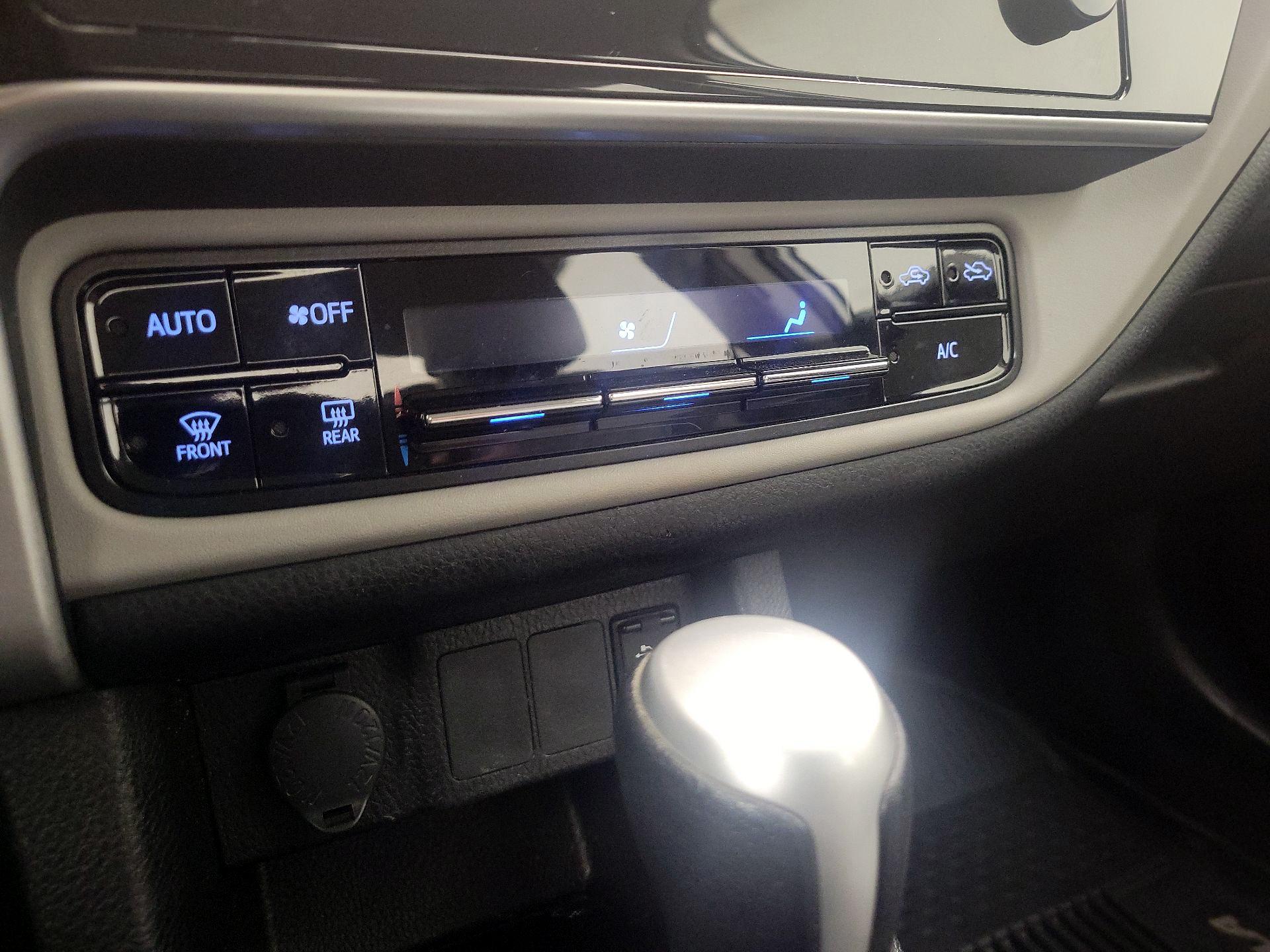 Thumbnail: 2018 Toyota Corolla - 16