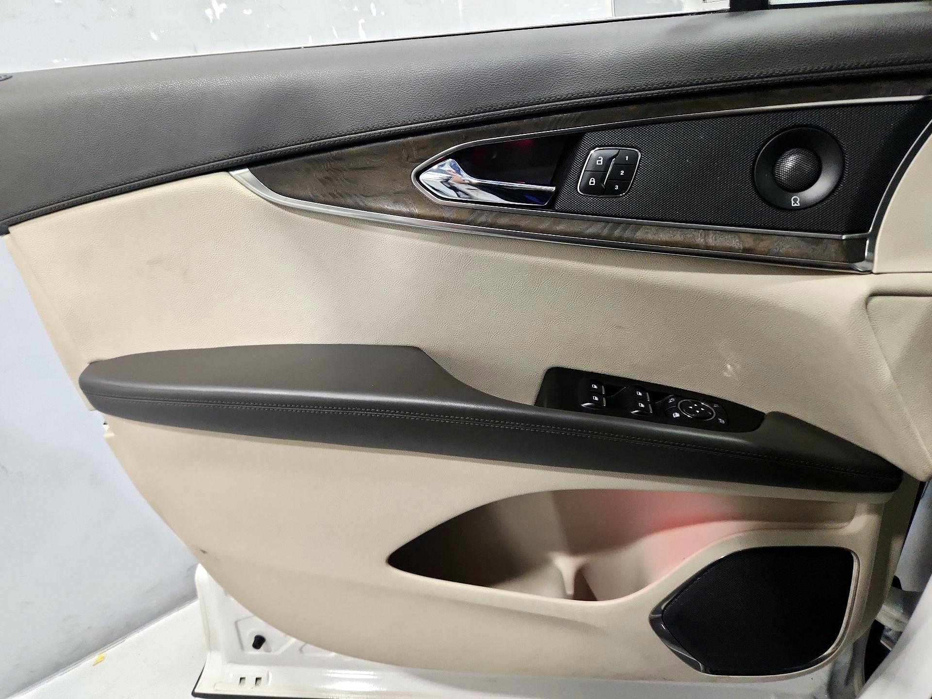 Thumbnail: 2019 Lincoln Nautilus - 12