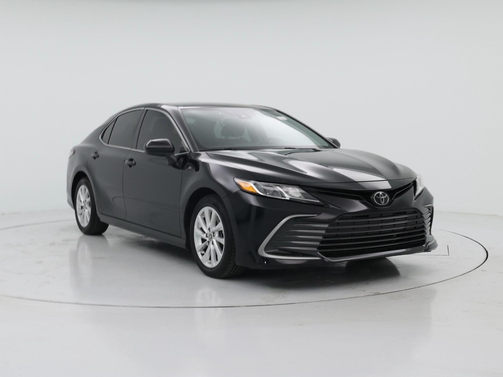 2023 Toyota Camry LE - Photo 2