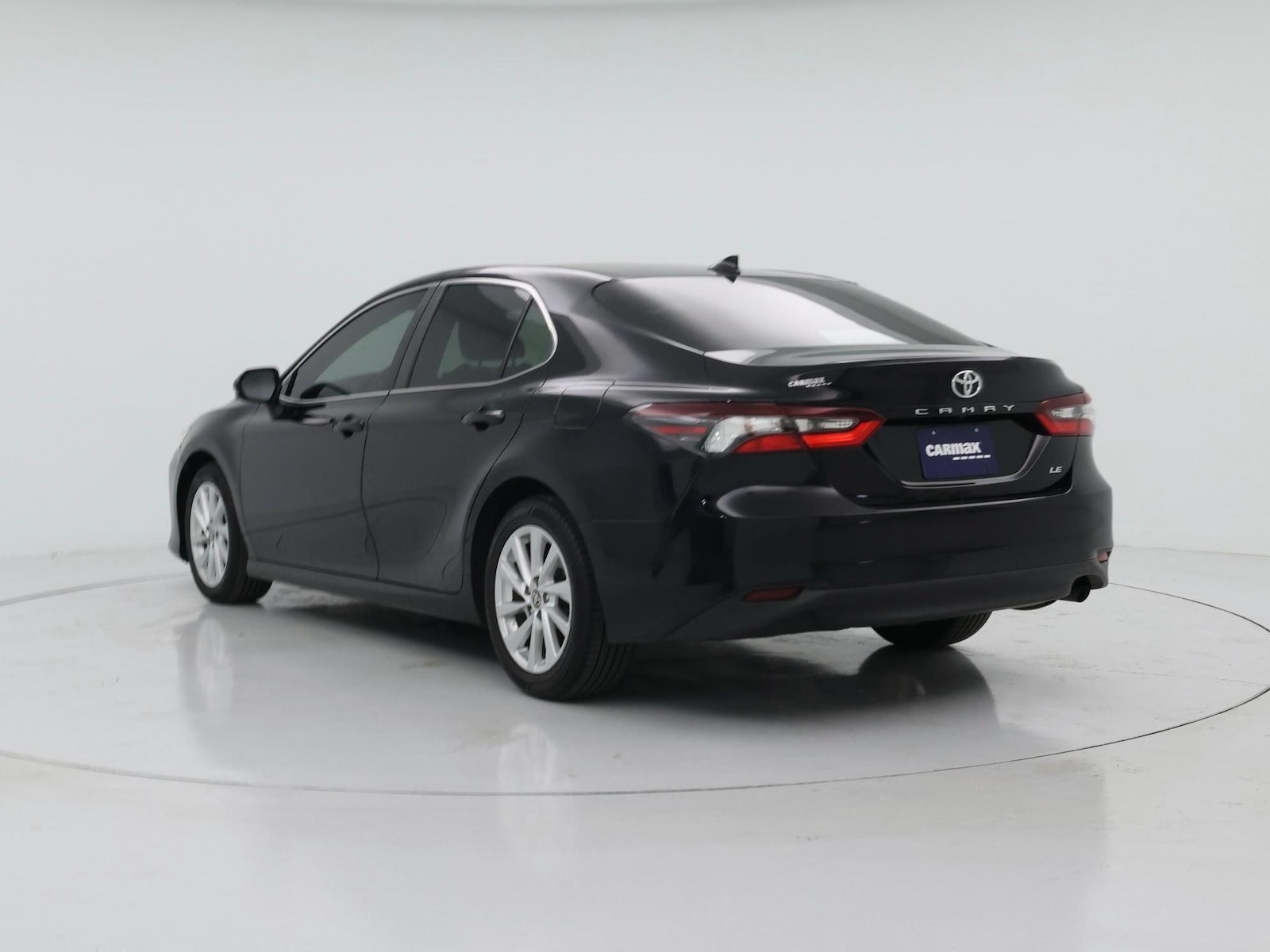 2023 Toyota Camry LE - Photo 3