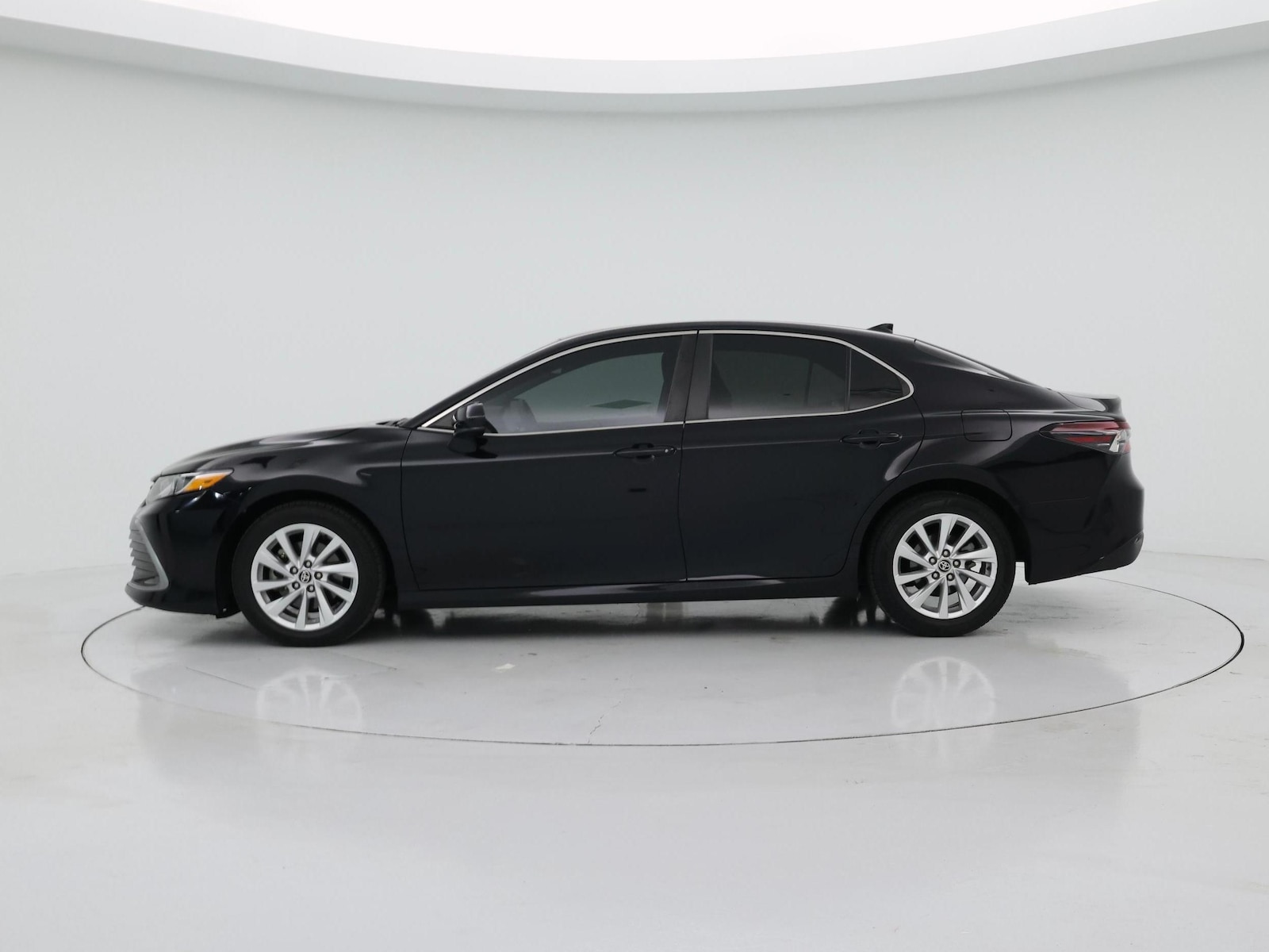 2023 Toyota Camry LE - Photo 4