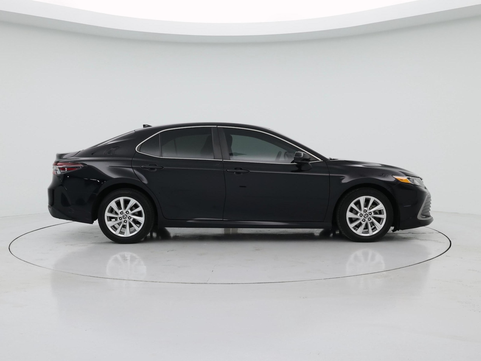 2023 Toyota Camry LE - Photo 8