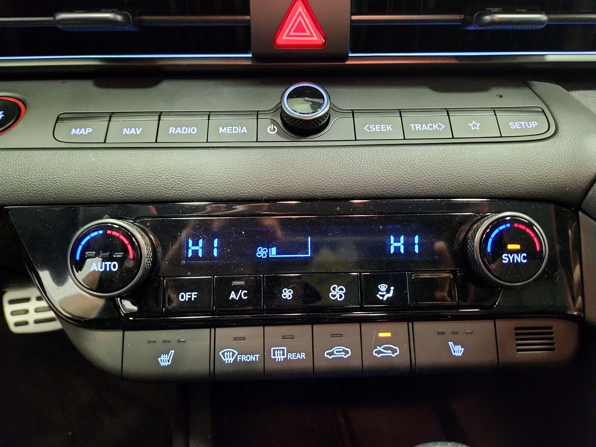 Thumbnail: 2025 Hyundai Elantra - 17