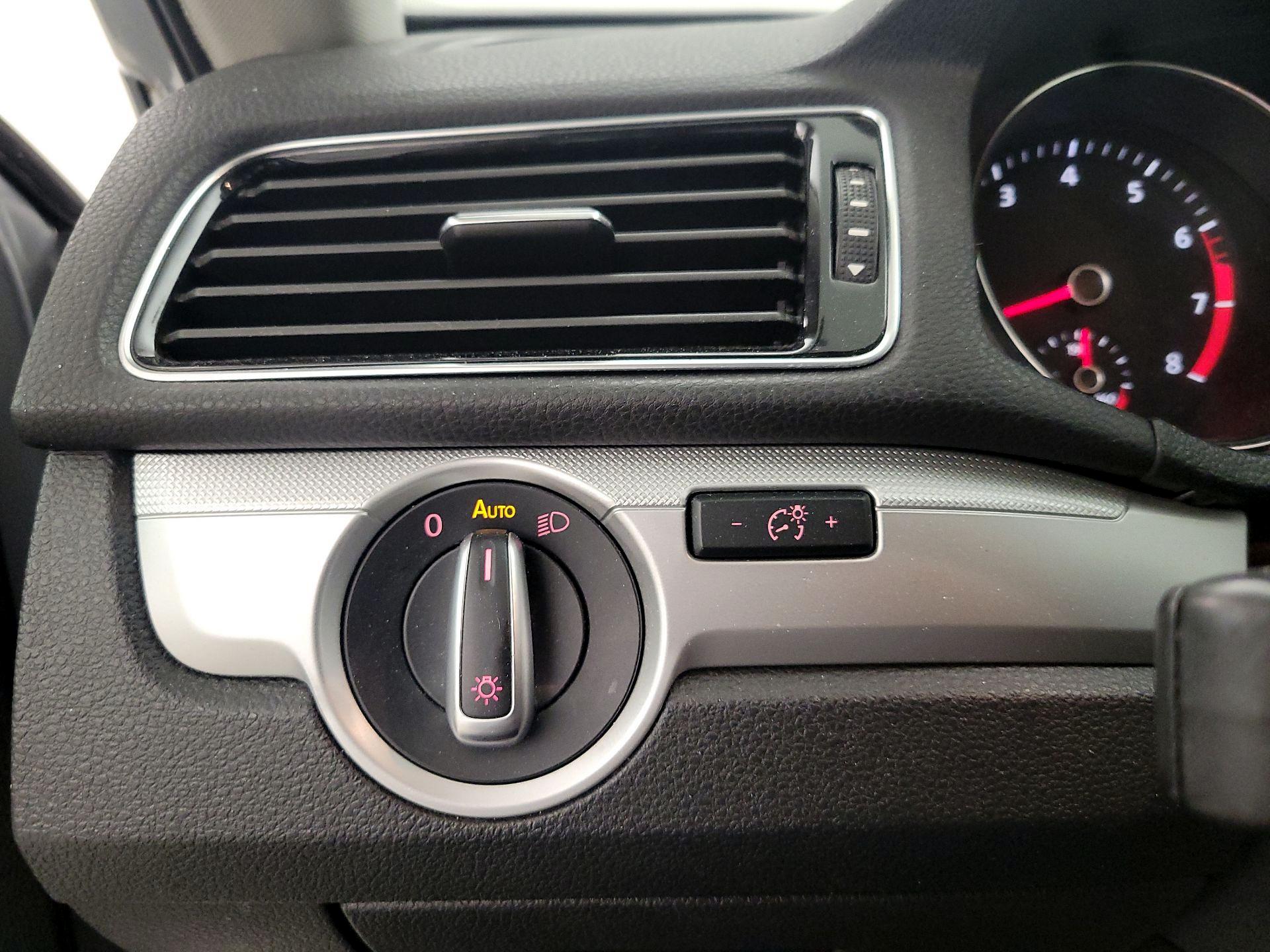 Thumbnail: 2017 Volkswagen Passat - 13