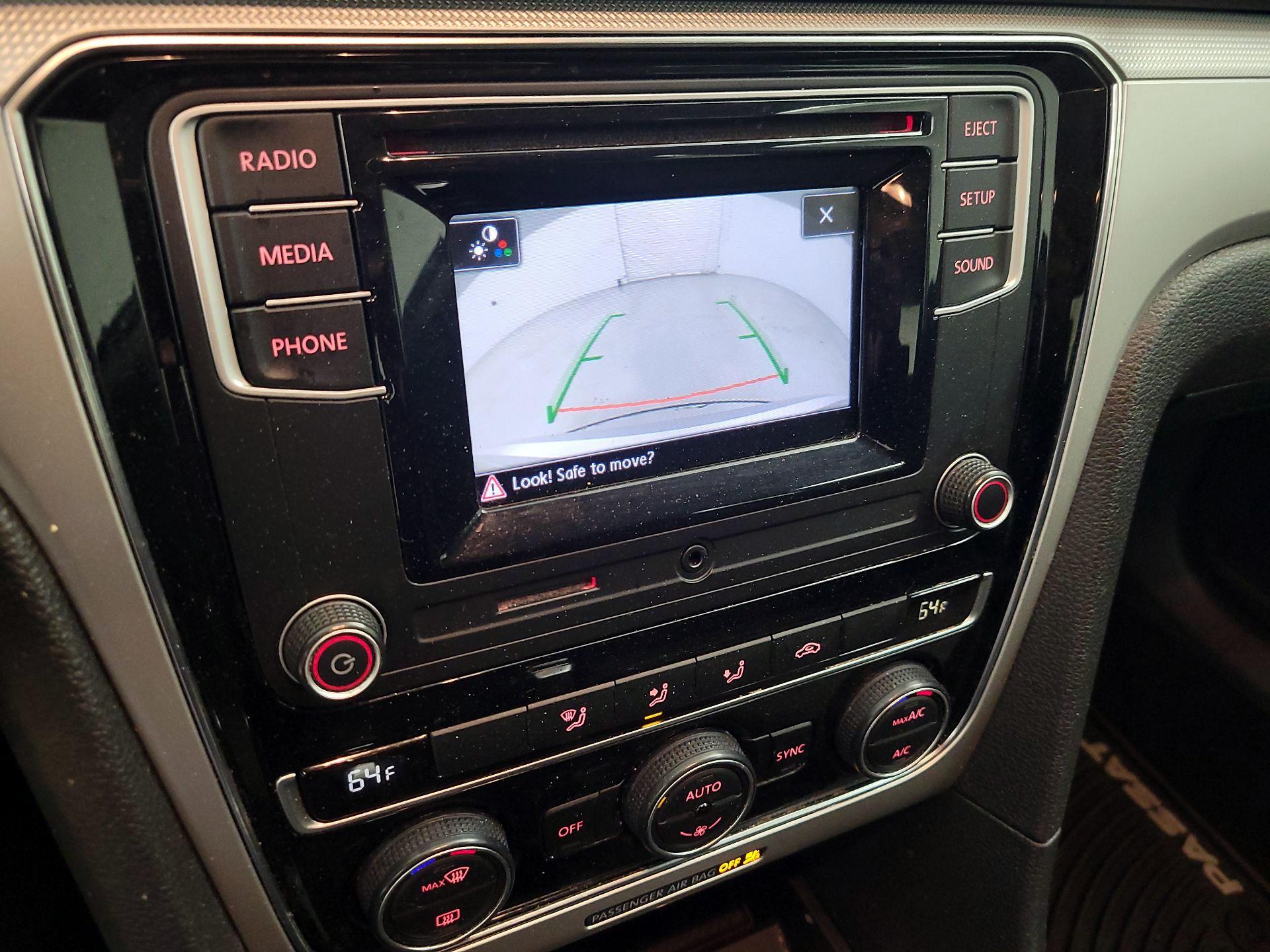 Thumbnail: 2017 Volkswagen Passat - 14