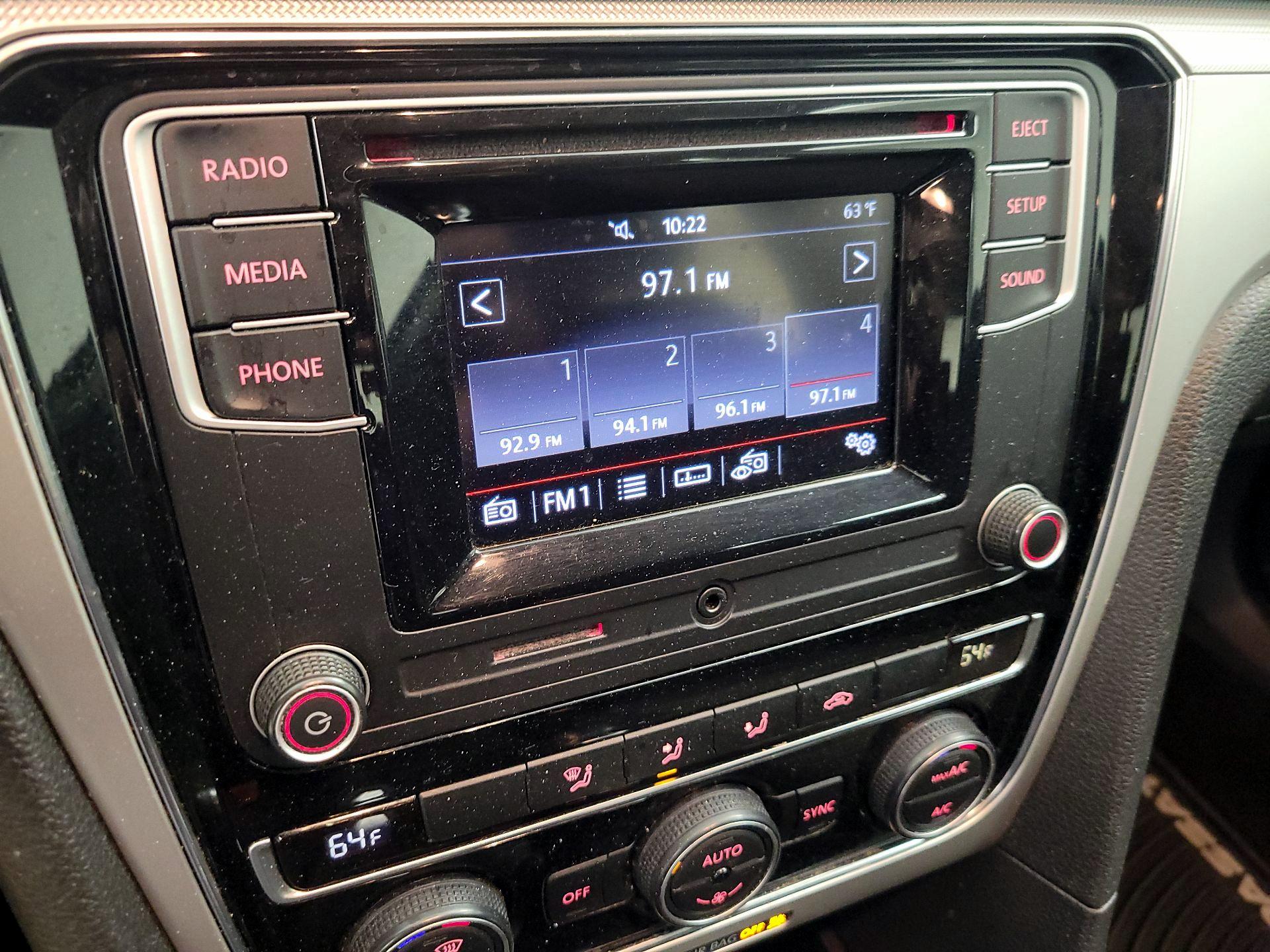 Thumbnail: 2017 Volkswagen Passat - 15