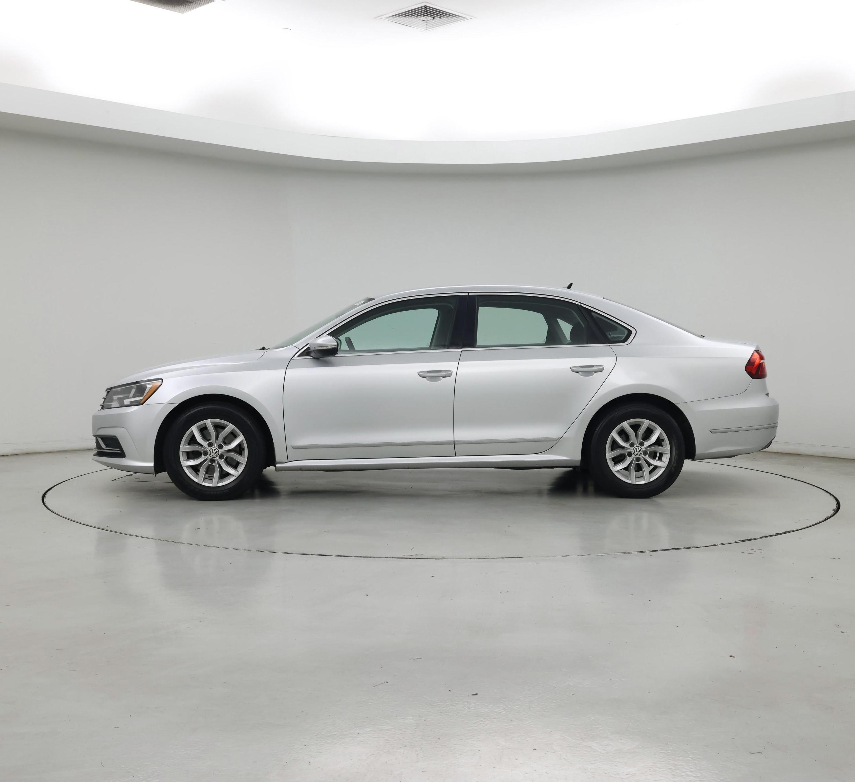 Thumbnail: 2017 Volkswagen Passat - 3