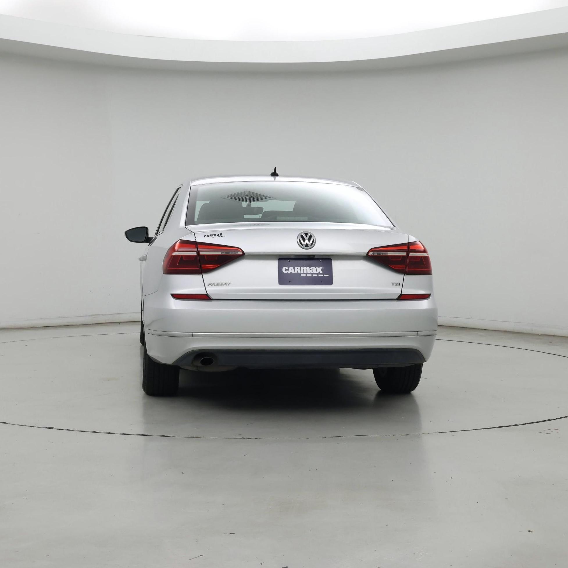 Thumbnail: 2017 Volkswagen Passat - 6