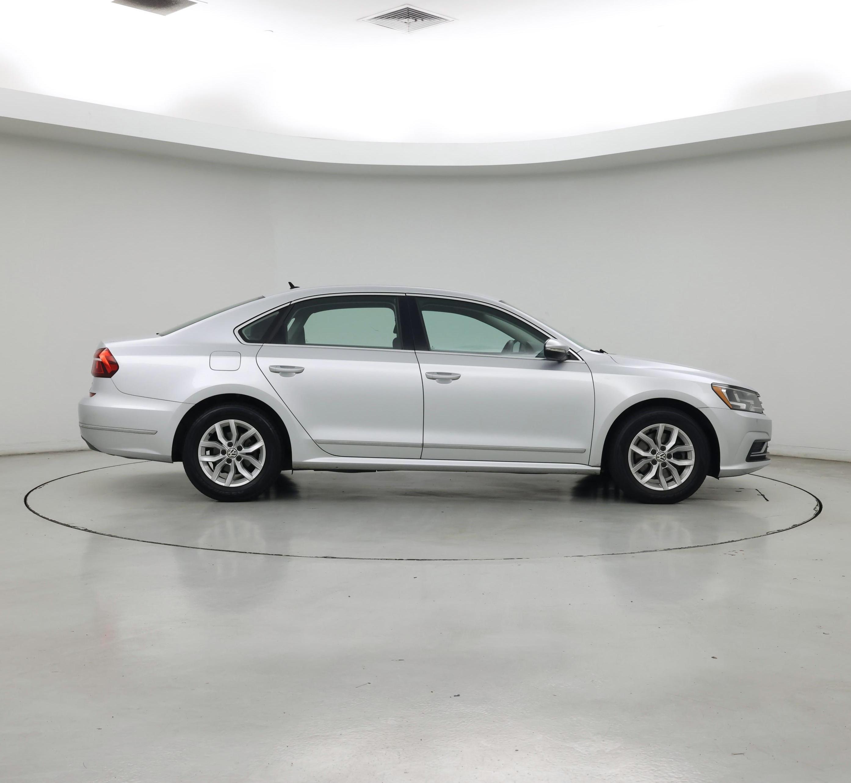 Thumbnail: 2017 Volkswagen Passat - 7