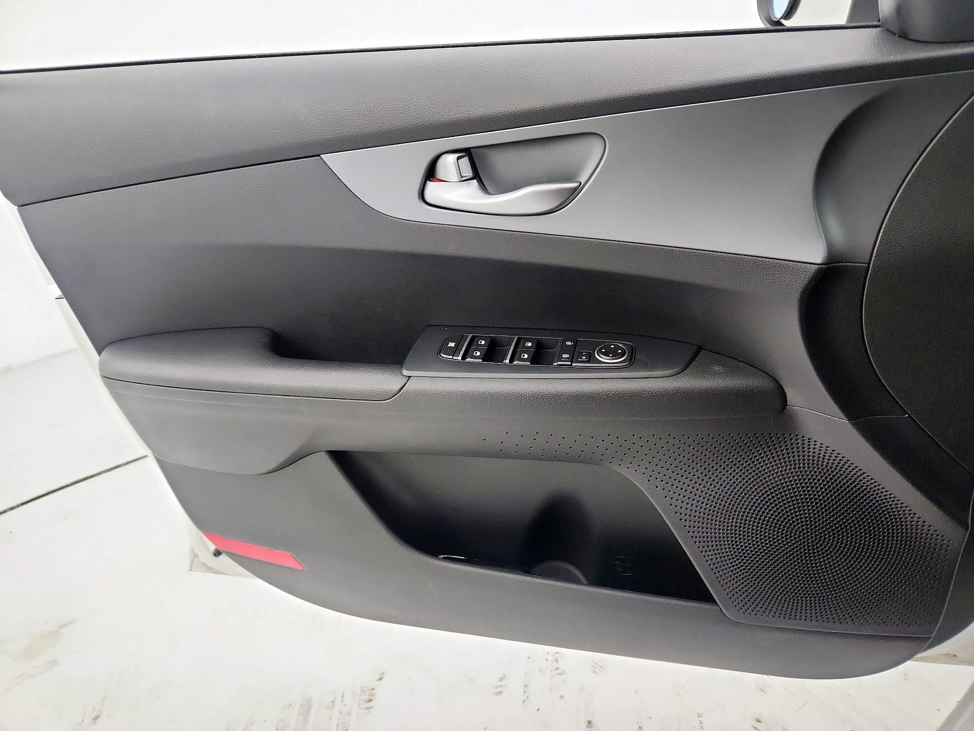 Thumbnail: 2020 Kia Forte - 12