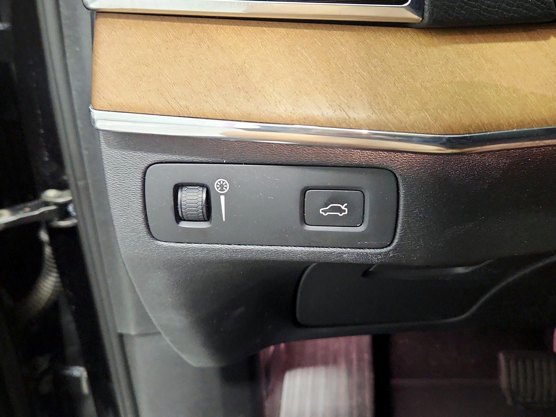 Thumbnail: 2017 Volvo XC90 - 13