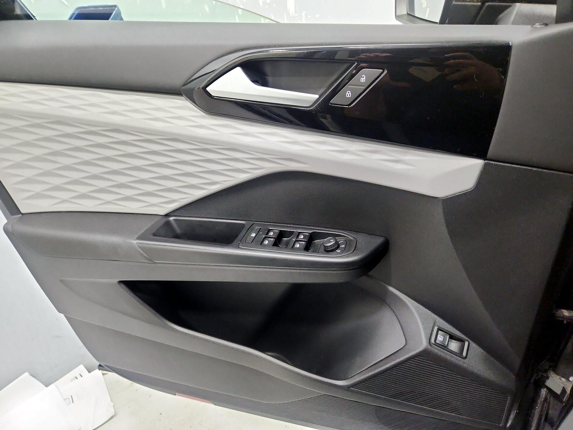 Thumbnail: 2022 Volkswagen Taos - 12