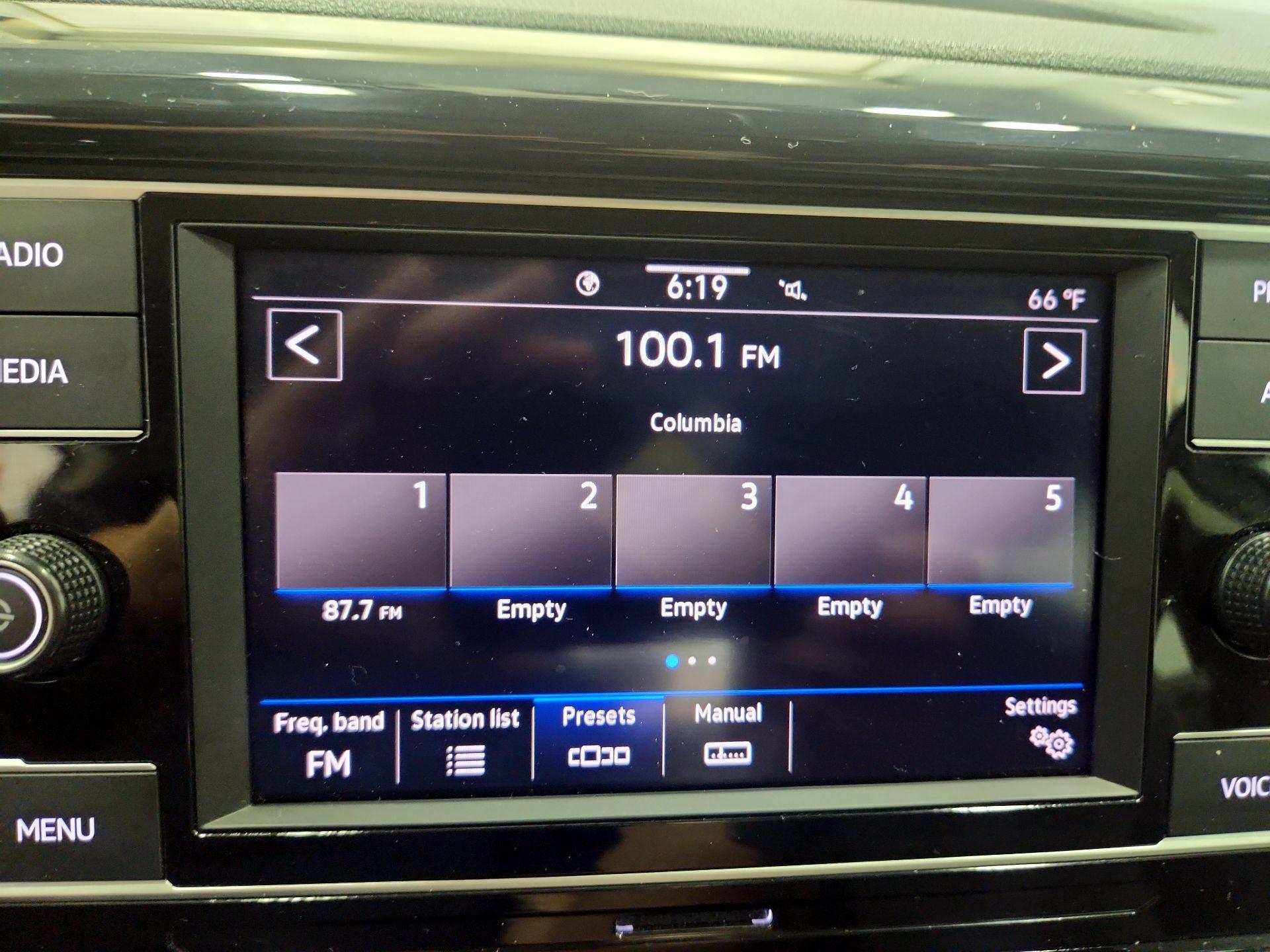 Thumbnail: 2022 Volkswagen Taos - 15