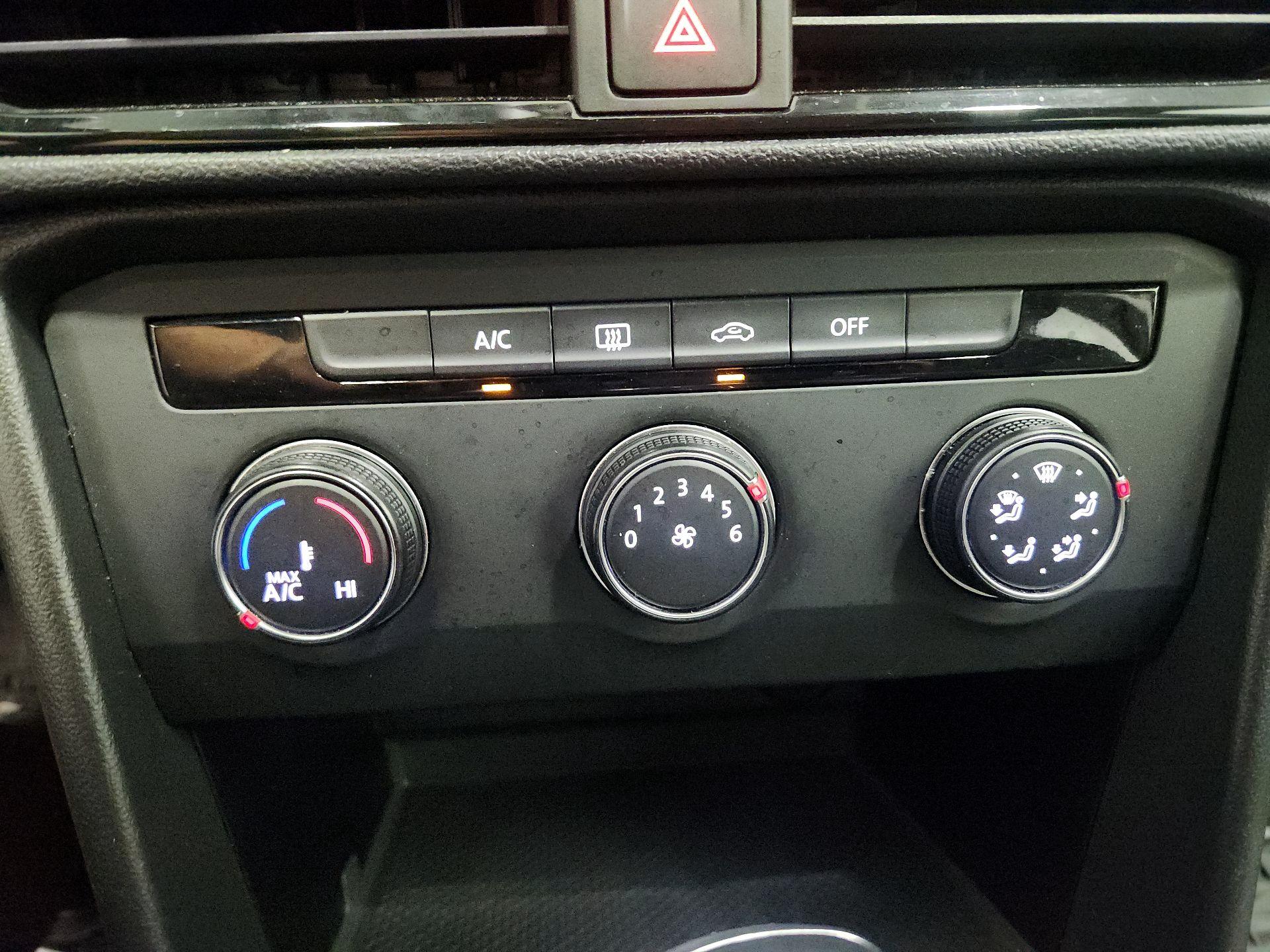 Thumbnail: 2022 Volkswagen Taos - 16