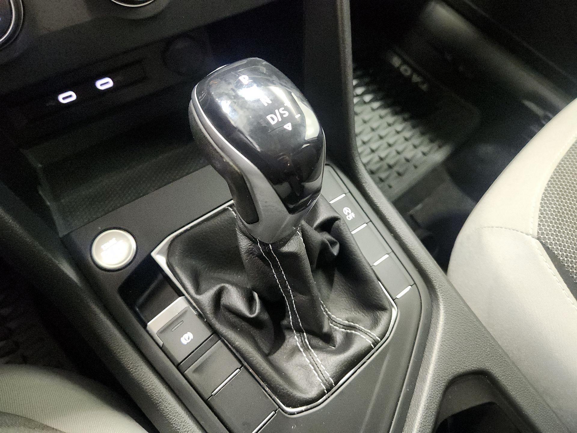 Thumbnail: 2022 Volkswagen Taos - 17