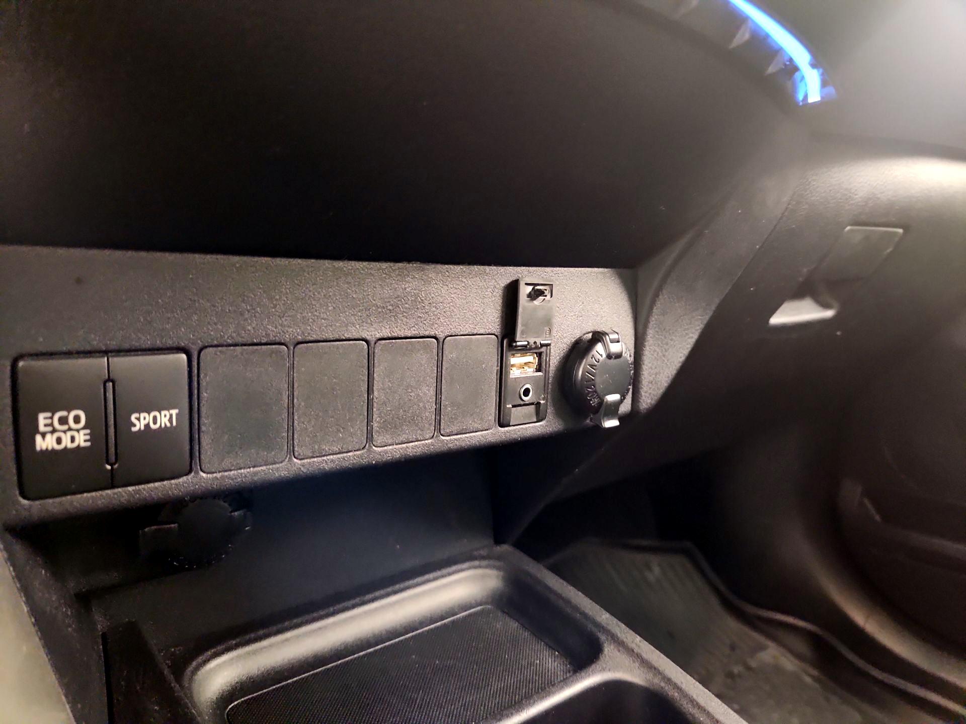 Thumbnail: 2017 Toyota RAV4 - 19