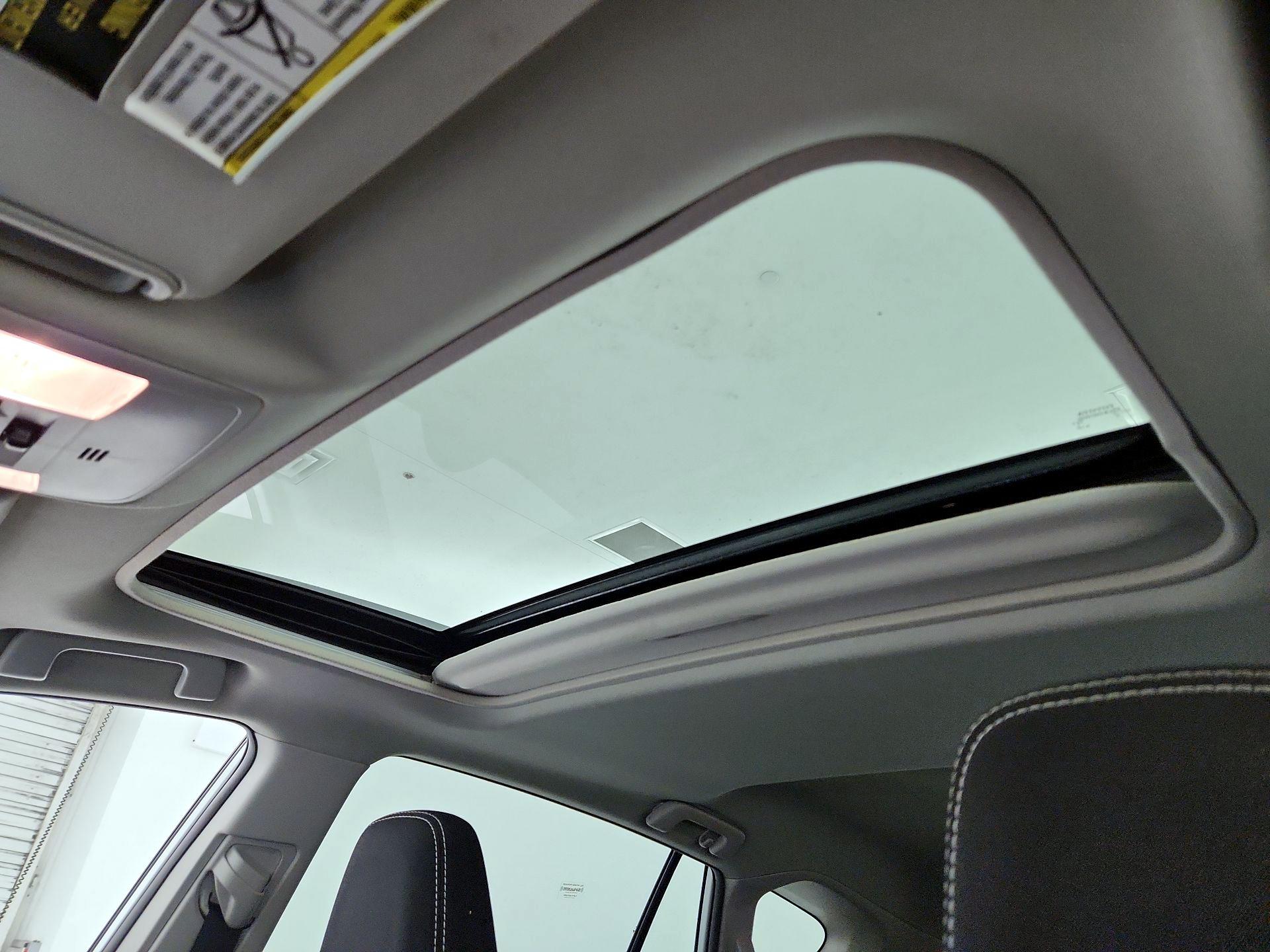 Thumbnail: 2017 Toyota RAV4 - 20