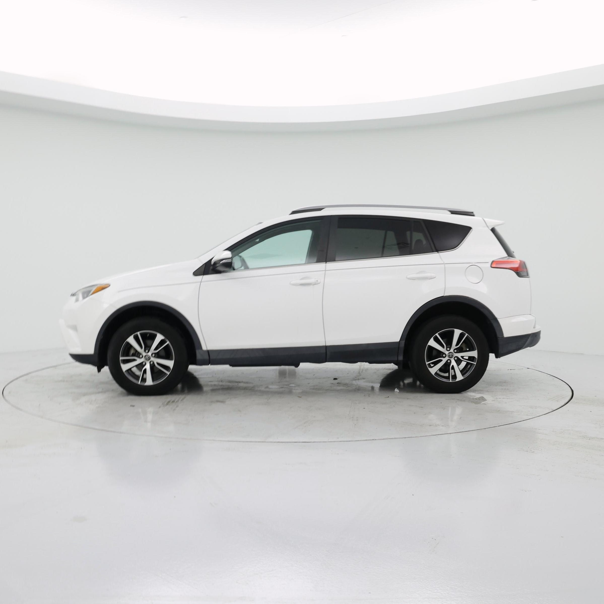 Thumbnail: 2017 Toyota RAV4 - 3