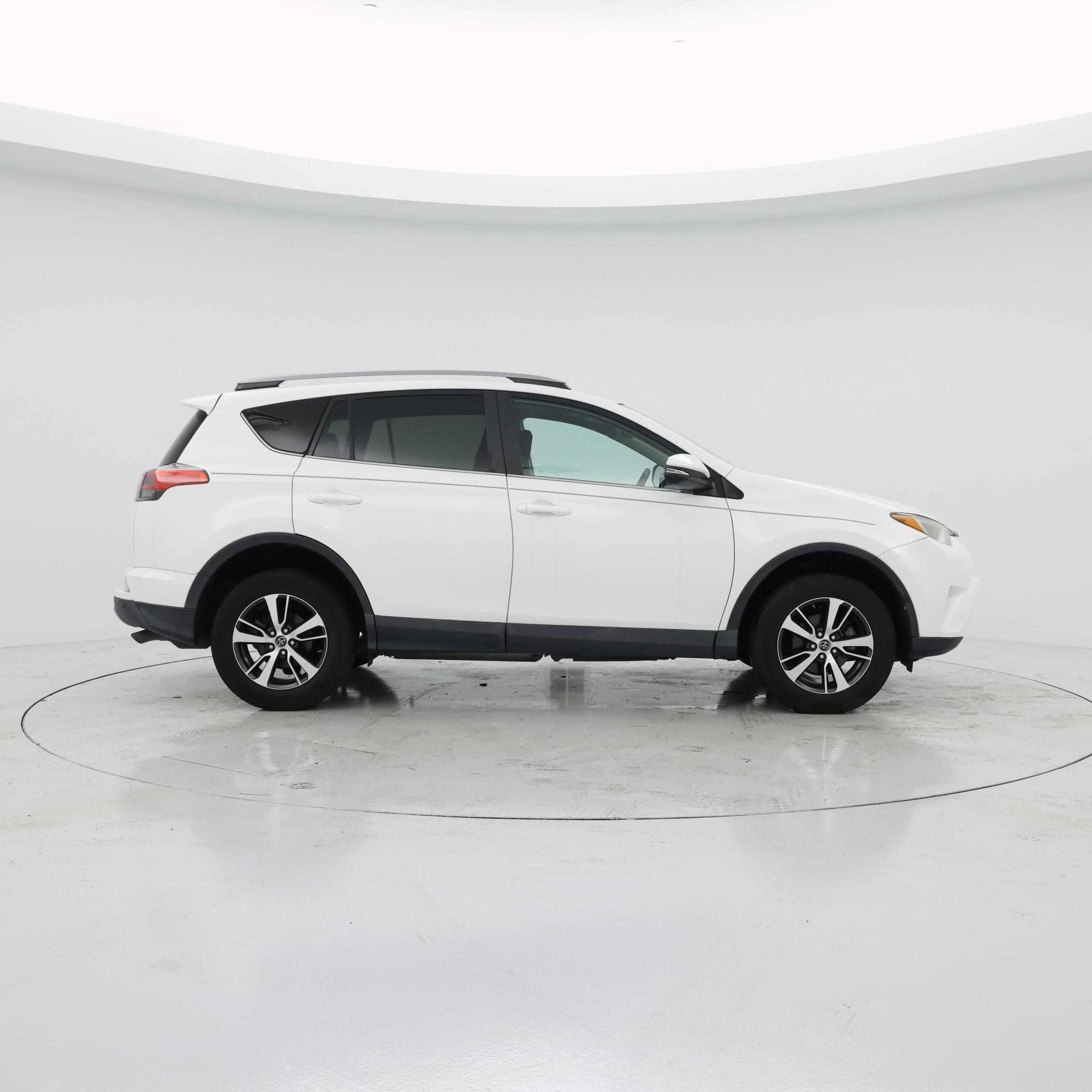 Thumbnail: 2017 Toyota RAV4 - 7