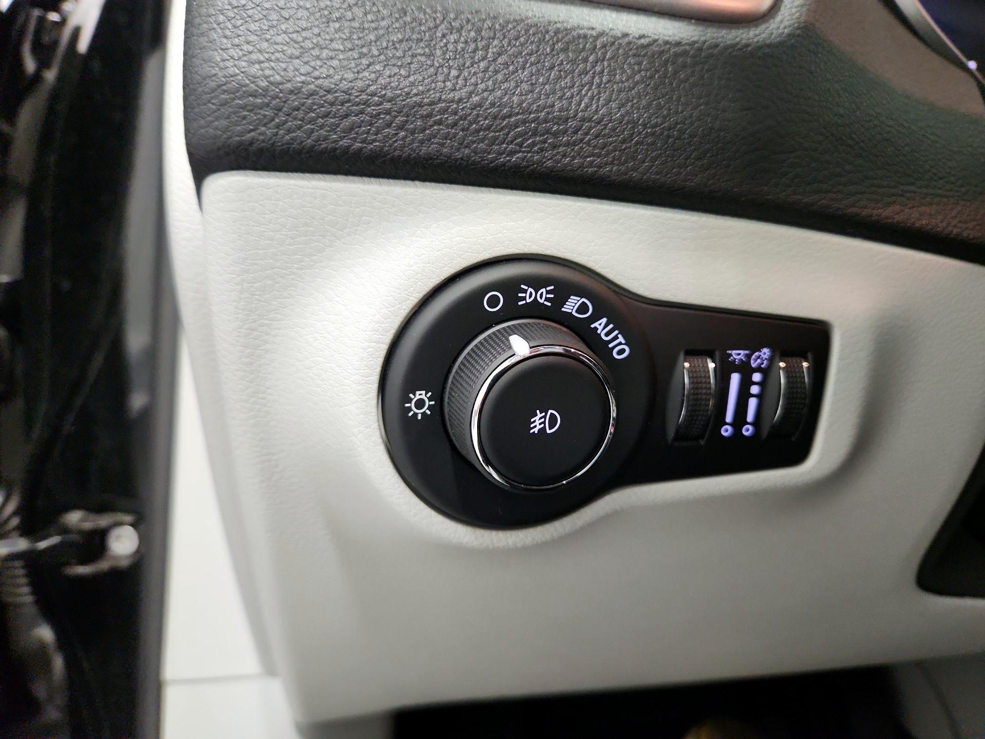 Thumbnail: 2020 Jeep Compass - 13