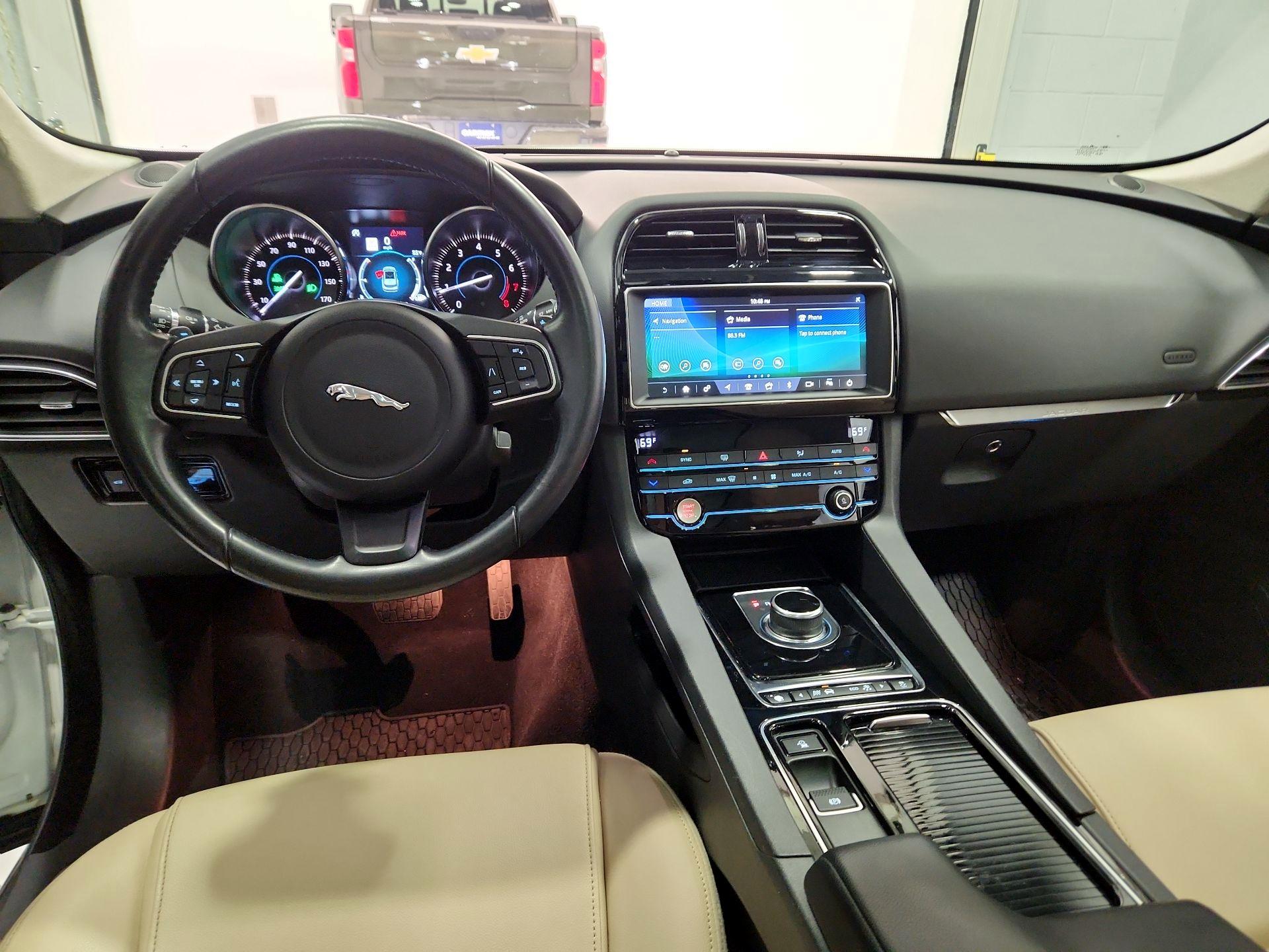 Thumbnail: 2020 Jaguar F-Pace - 9