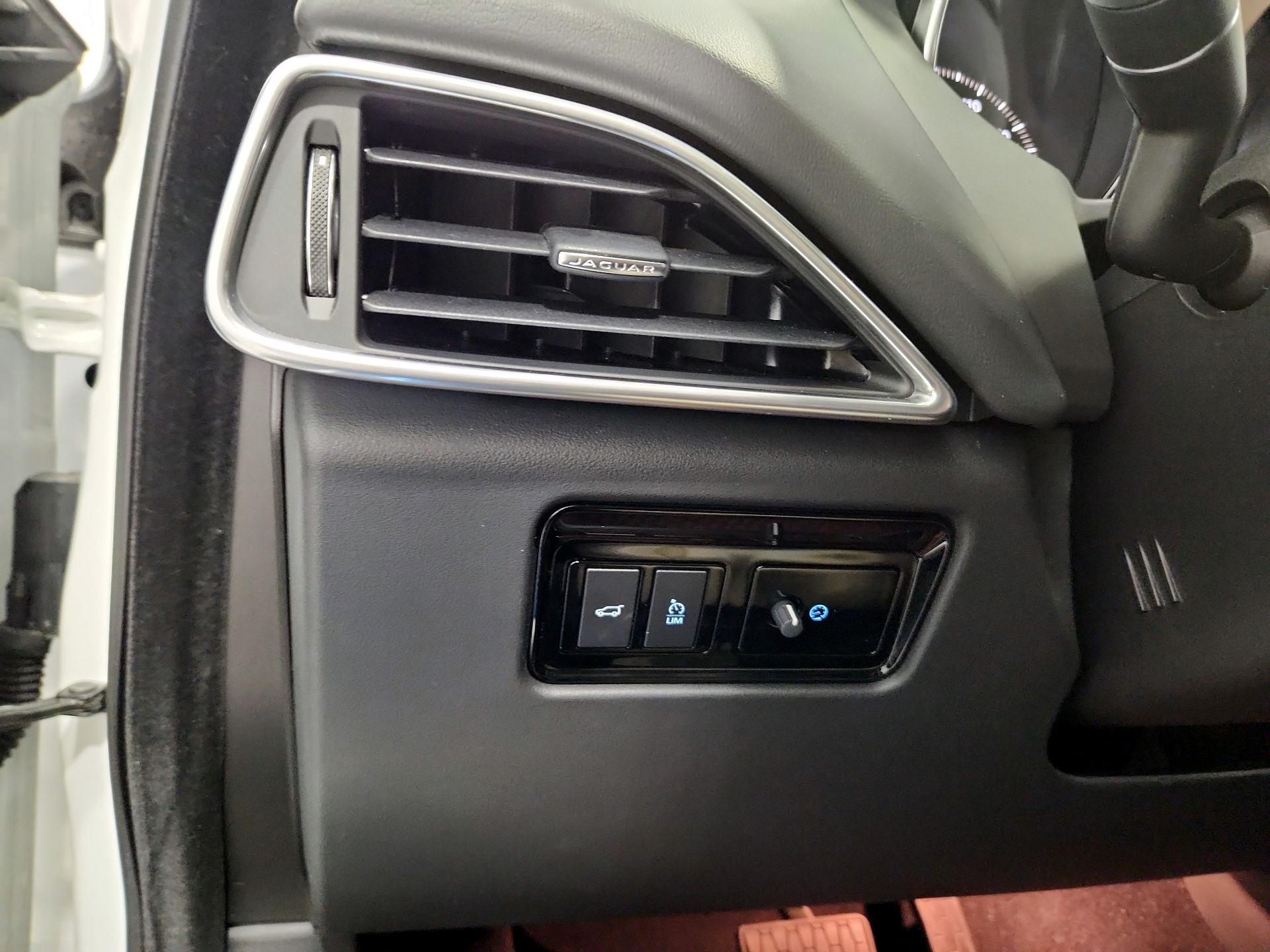 Thumbnail: 2020 Jaguar F-Pace - 13