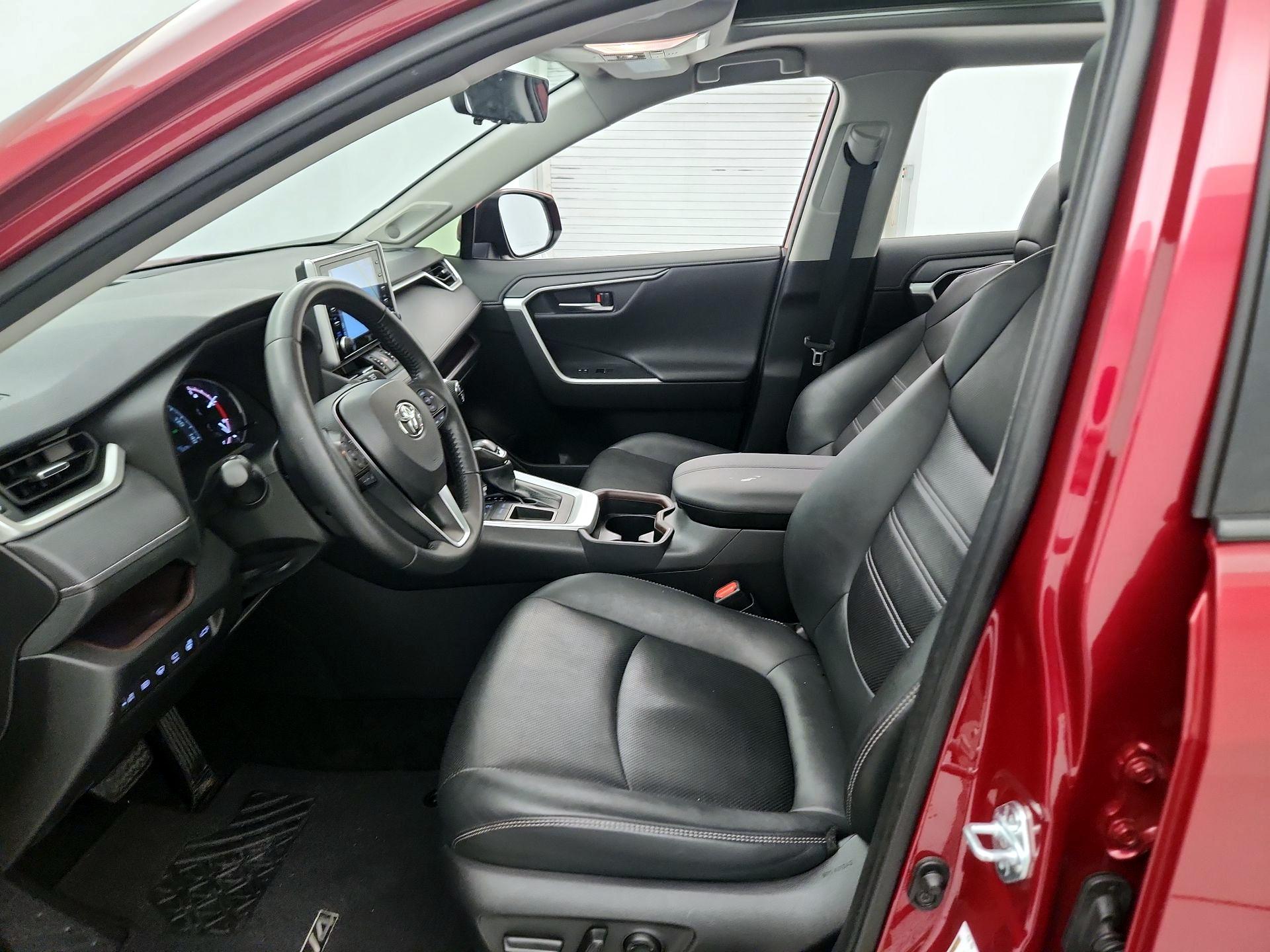 Thumbnail: 2021 Toyota RAV4 - 11