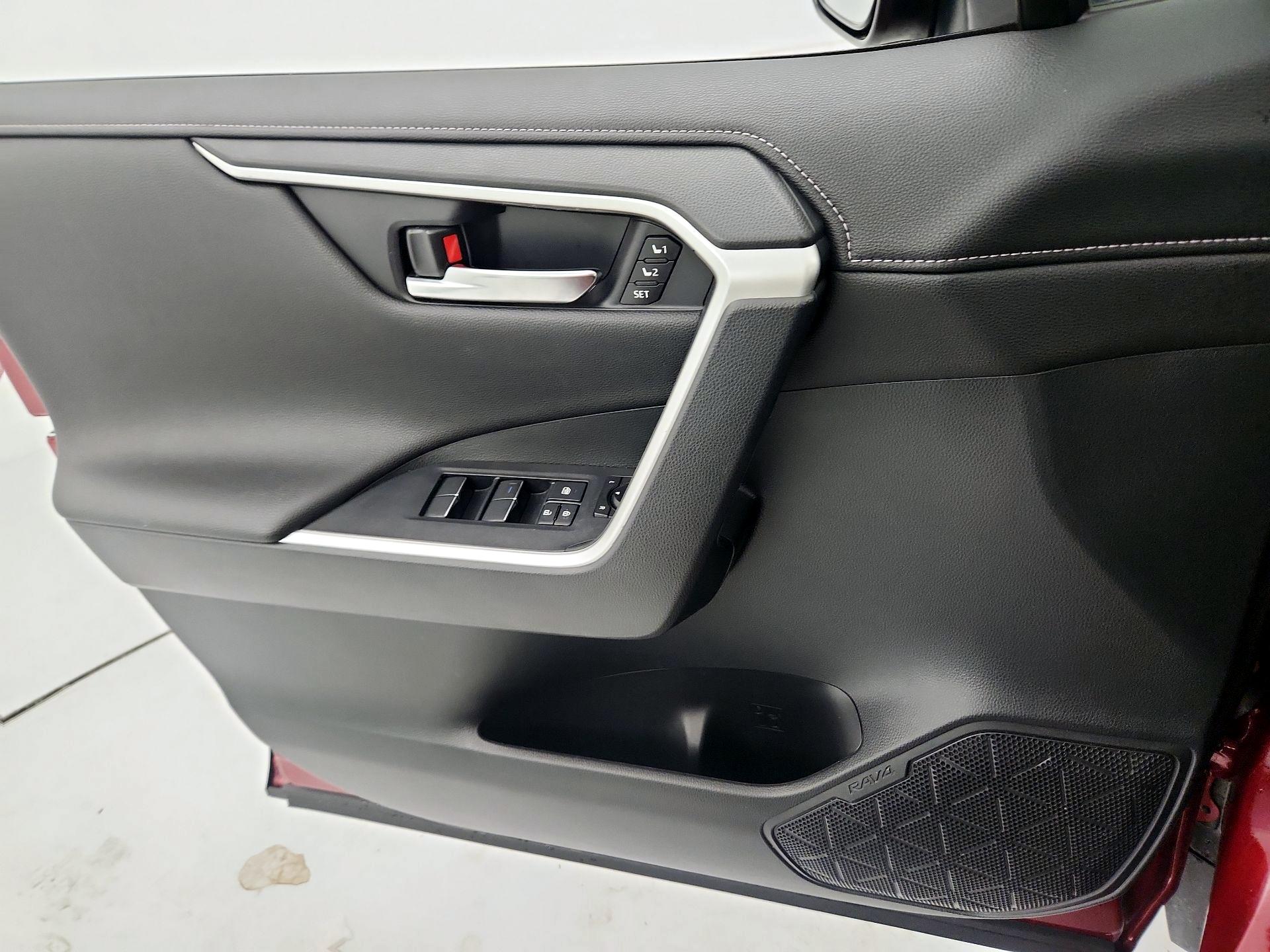 Thumbnail: 2021 Toyota RAV4 - 12