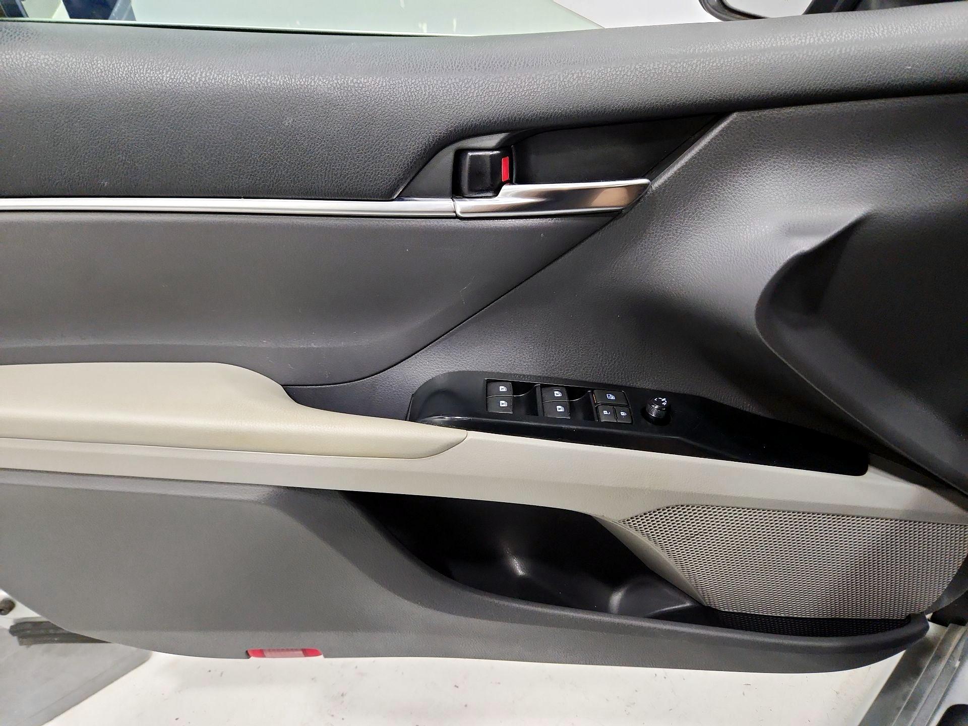 Thumbnail: 2020 Toyota Camry - 12