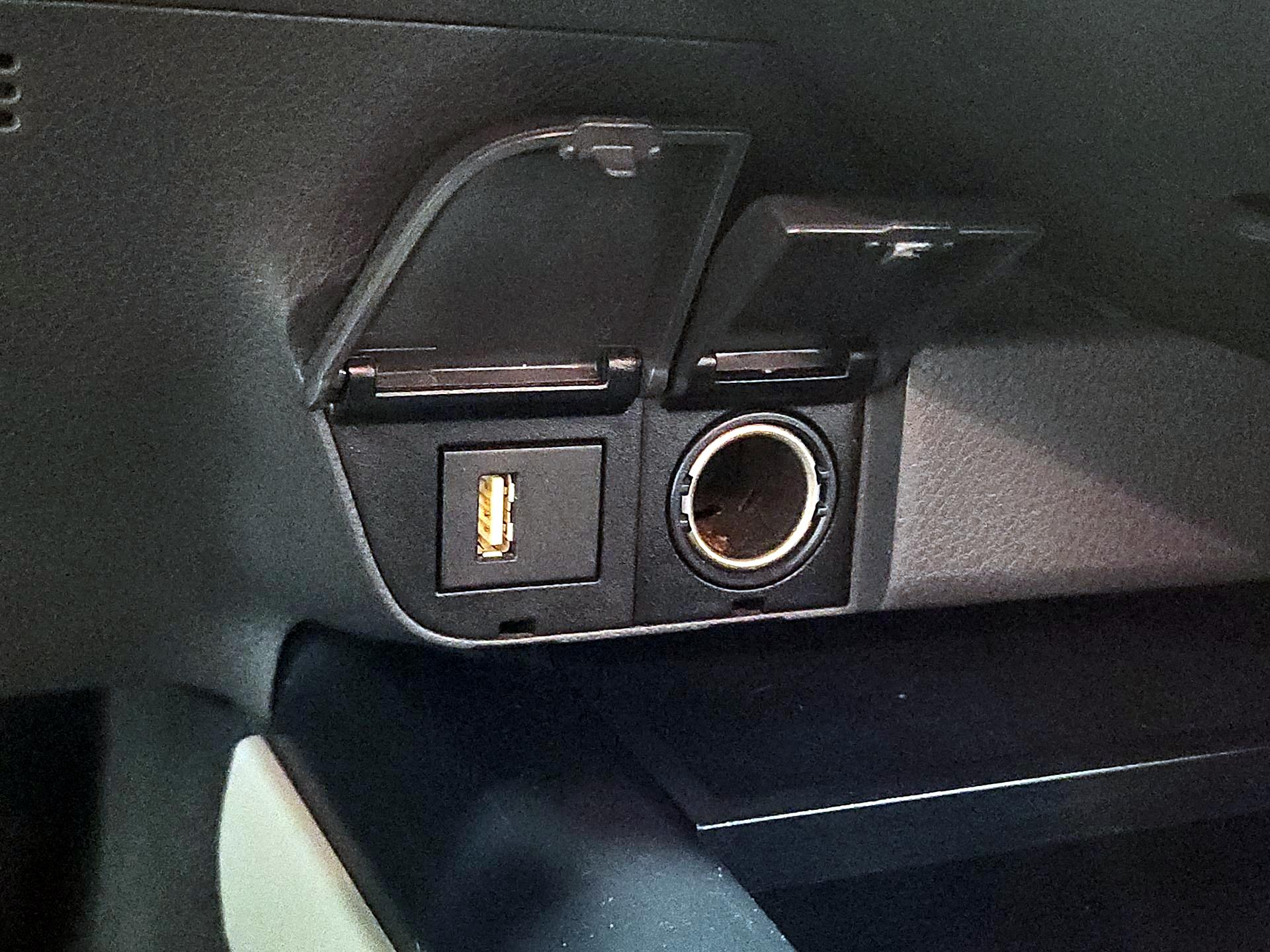 Thumbnail: 2020 Toyota Camry - 19