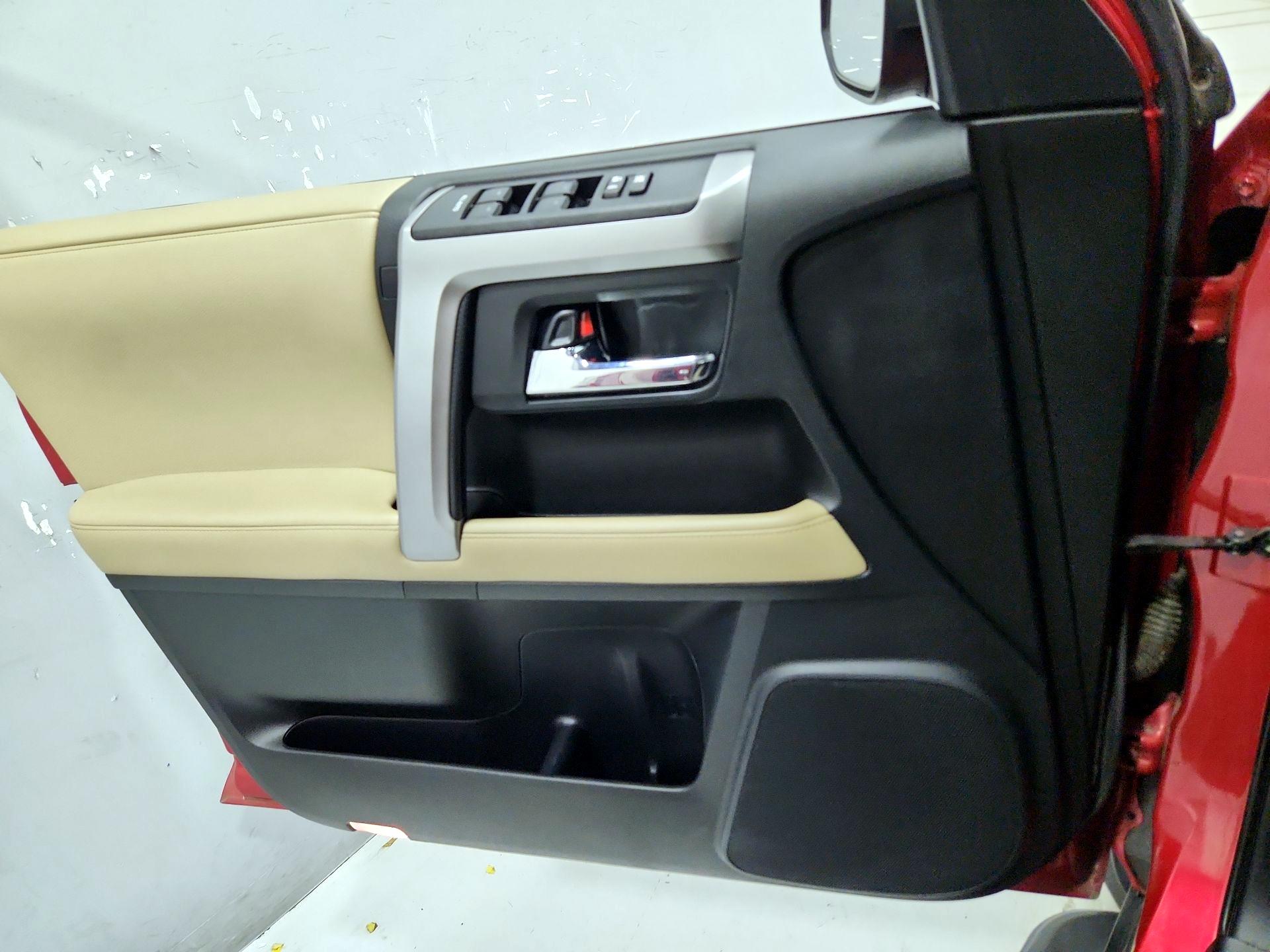 Thumbnail: 2016 Toyota 4Runner - 12