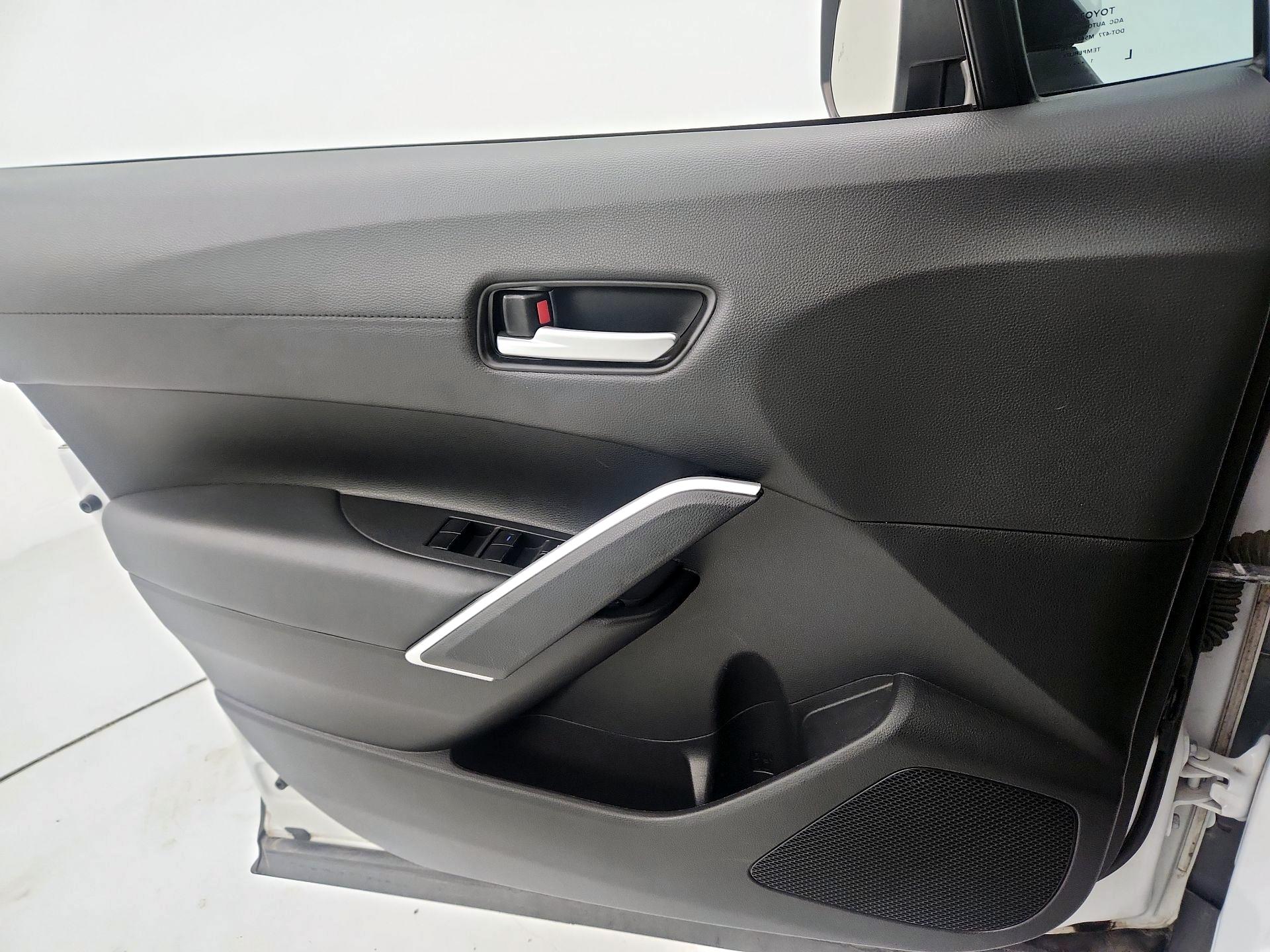 Thumbnail: 2022 Toyota Corolla Cross - 12