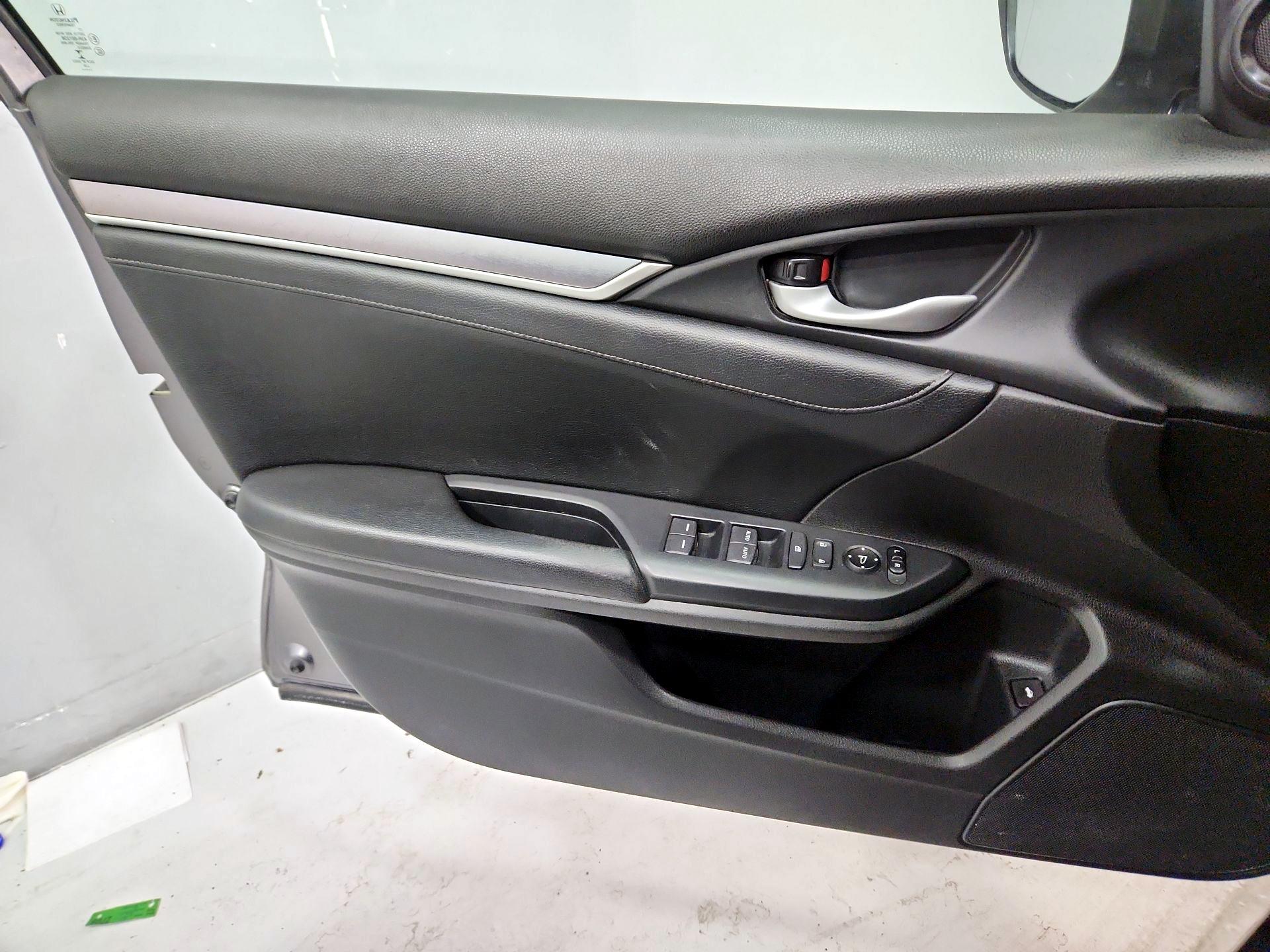 Thumbnail: 2016 Honda Civic - 12